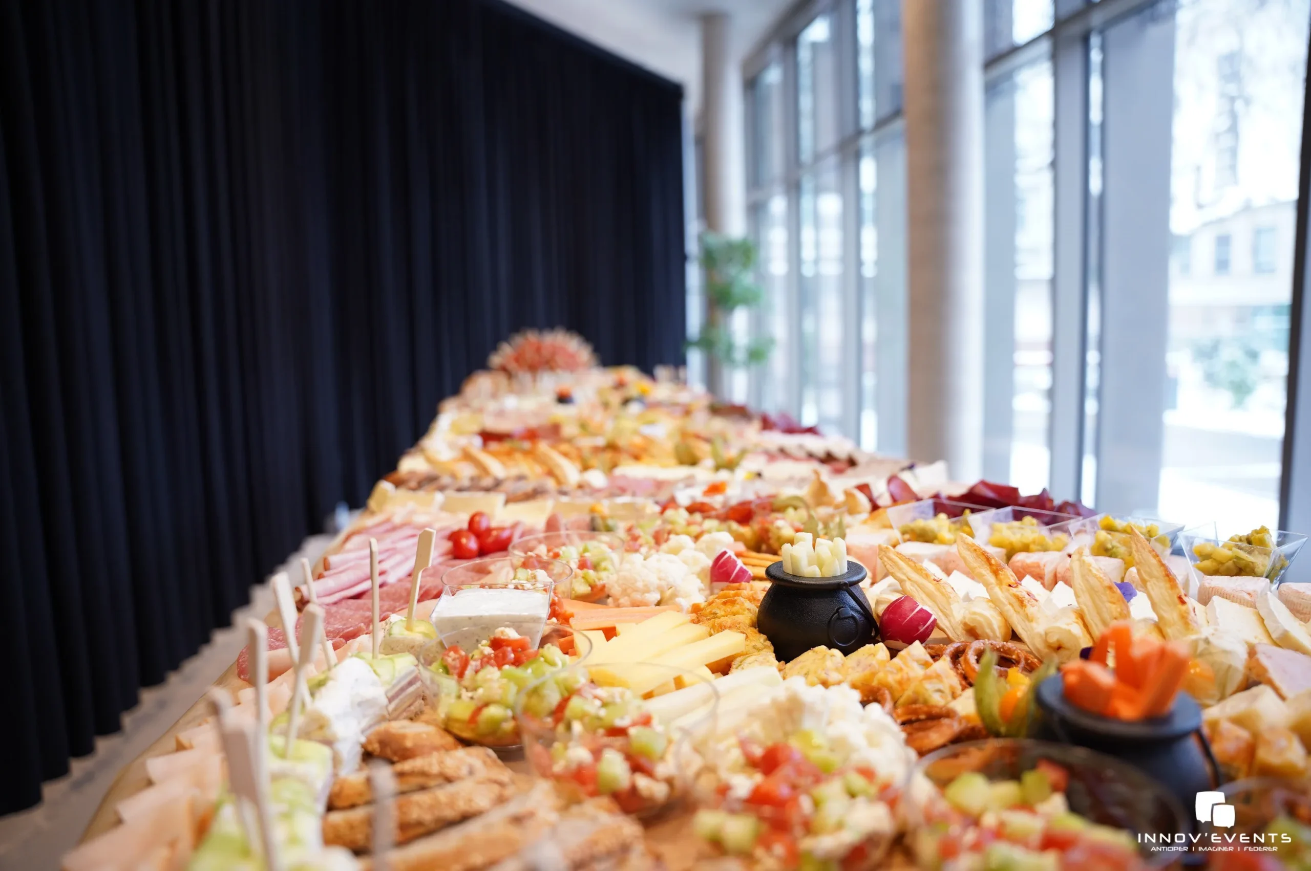 Food truck mobile kitchen station corporate event Laval Centropolis · INNOV'events