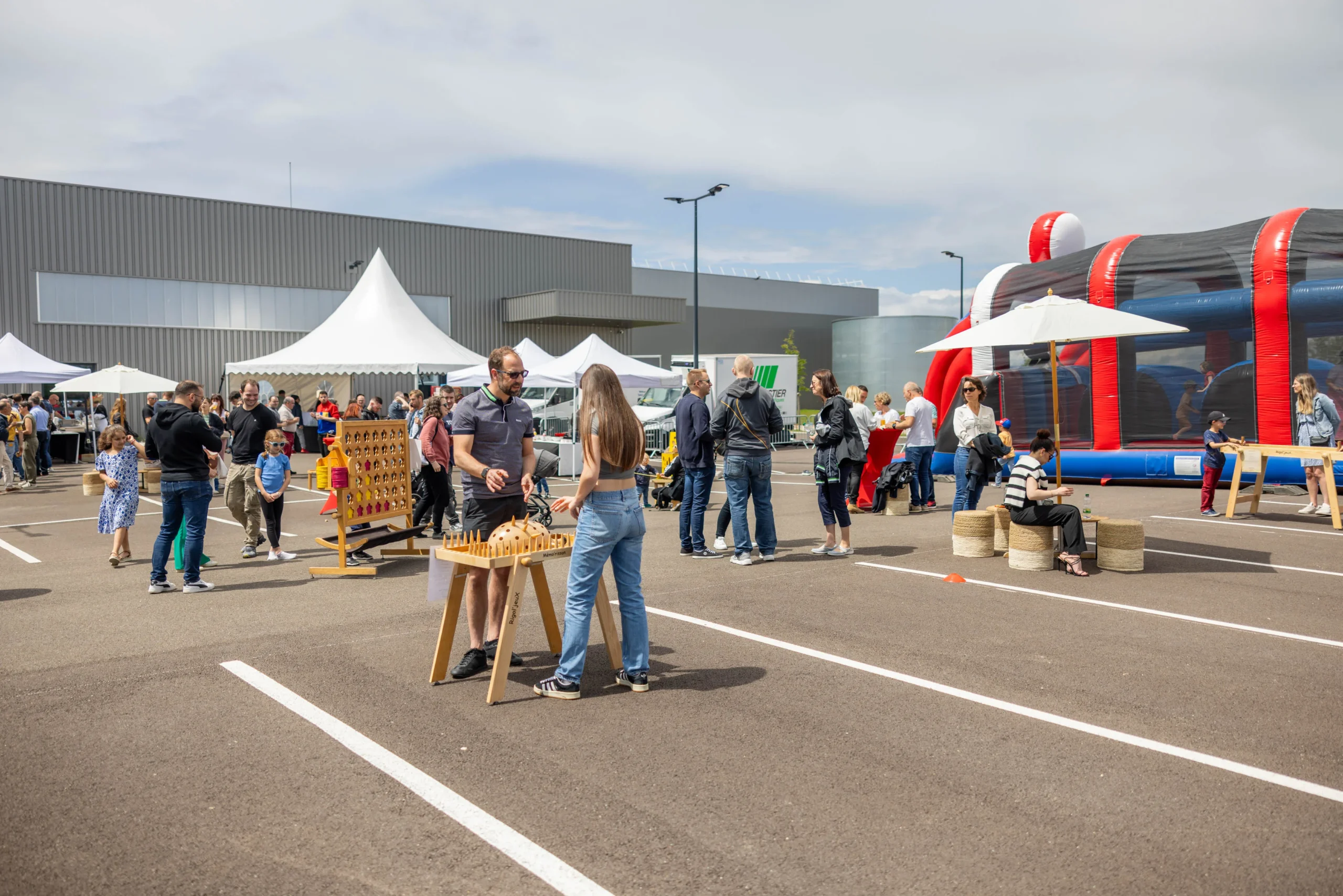 Animation jeux géants Plinko XXL défi sportif Trois-Rivières groupes mixtes · INNOV'events