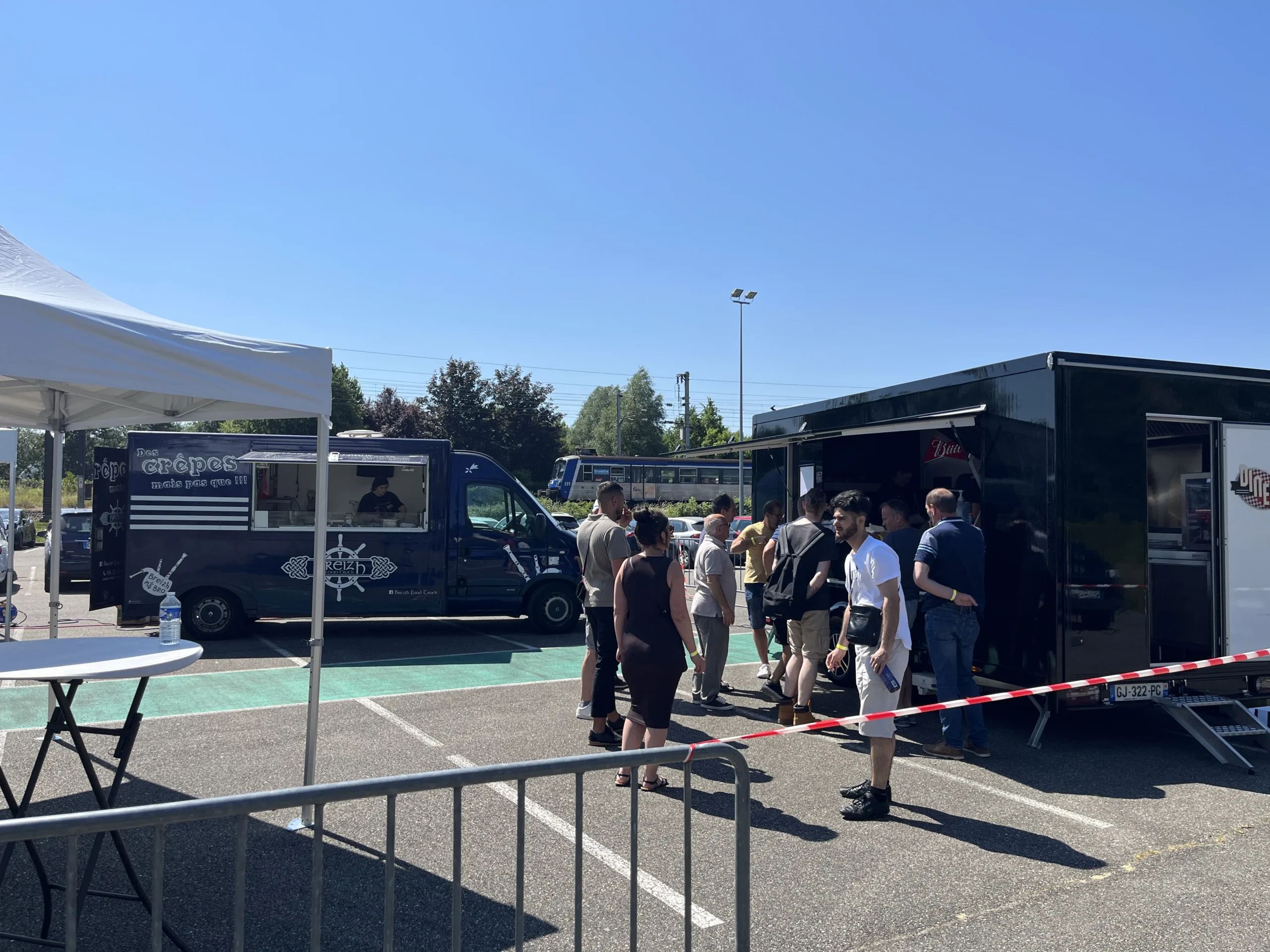 Corporate after-work food truck rental in Laval · INNOV'events