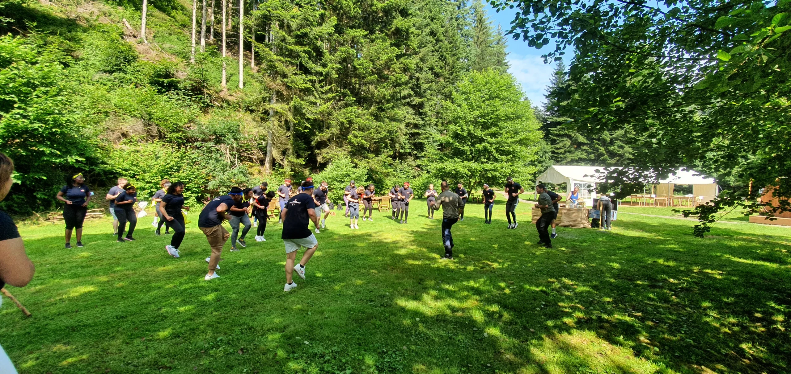 Team cohesion activity in Quebec, group outdoors on the Plaines d'Abraham in autumn · INNOV'events