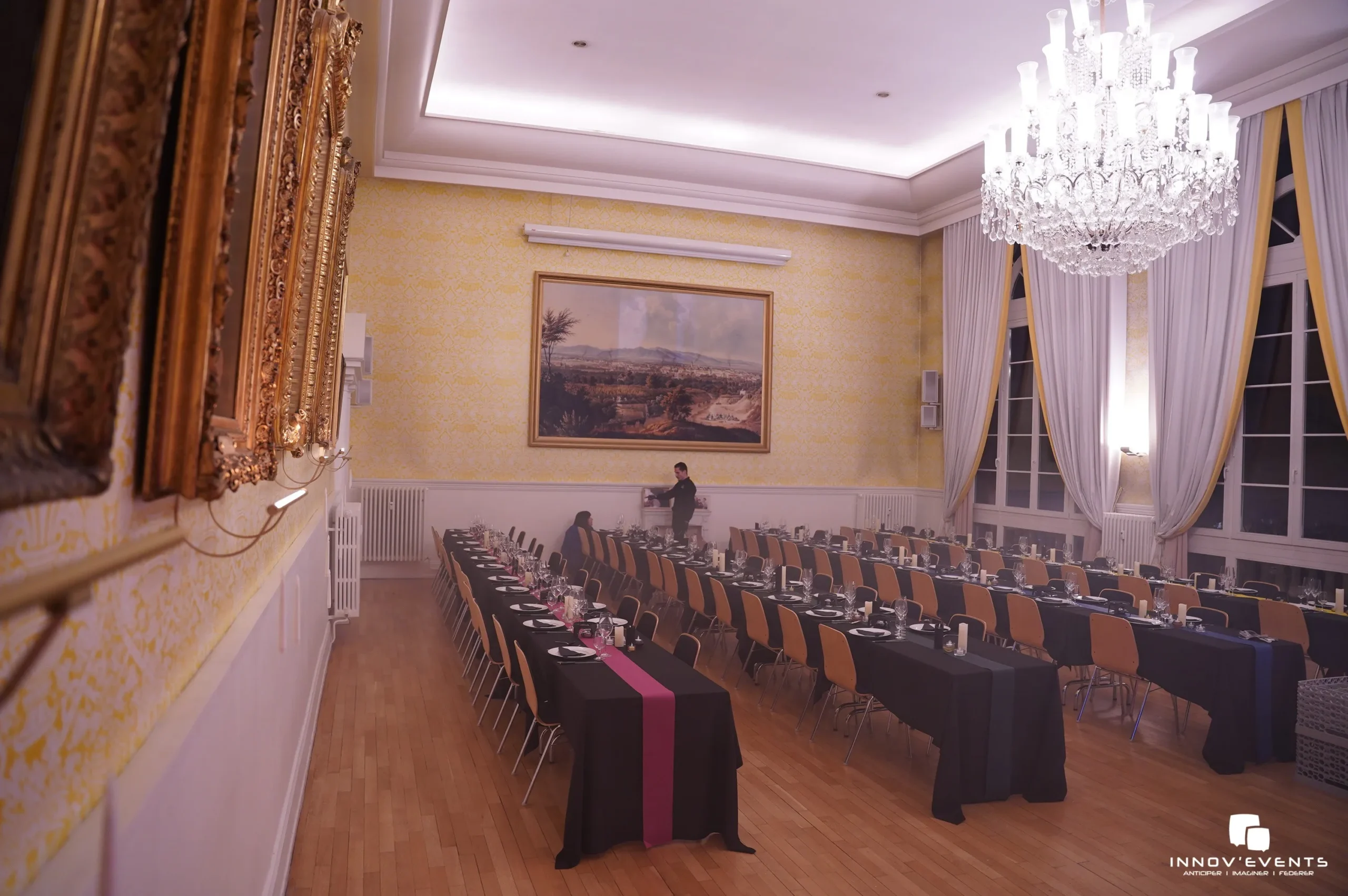 Full-day workshop session meeting room rental Laval flexible rooms · INNOV'events