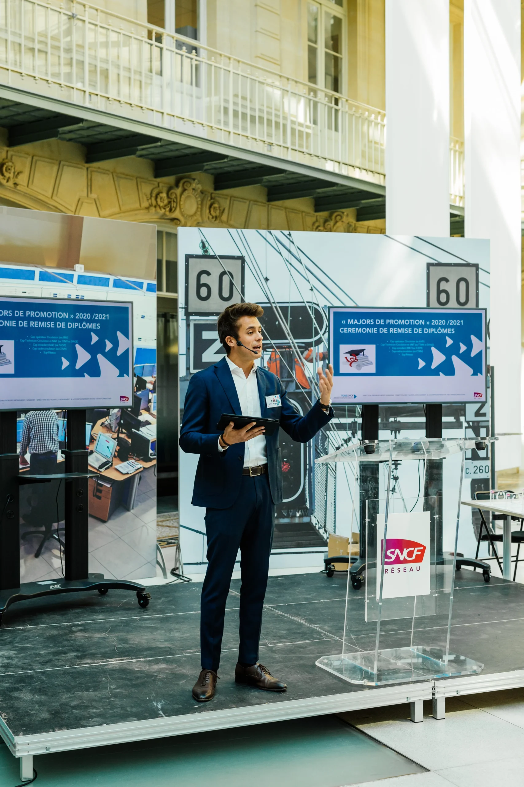Consecutive interpretation roundtable corporate event Laval · INNOV'events