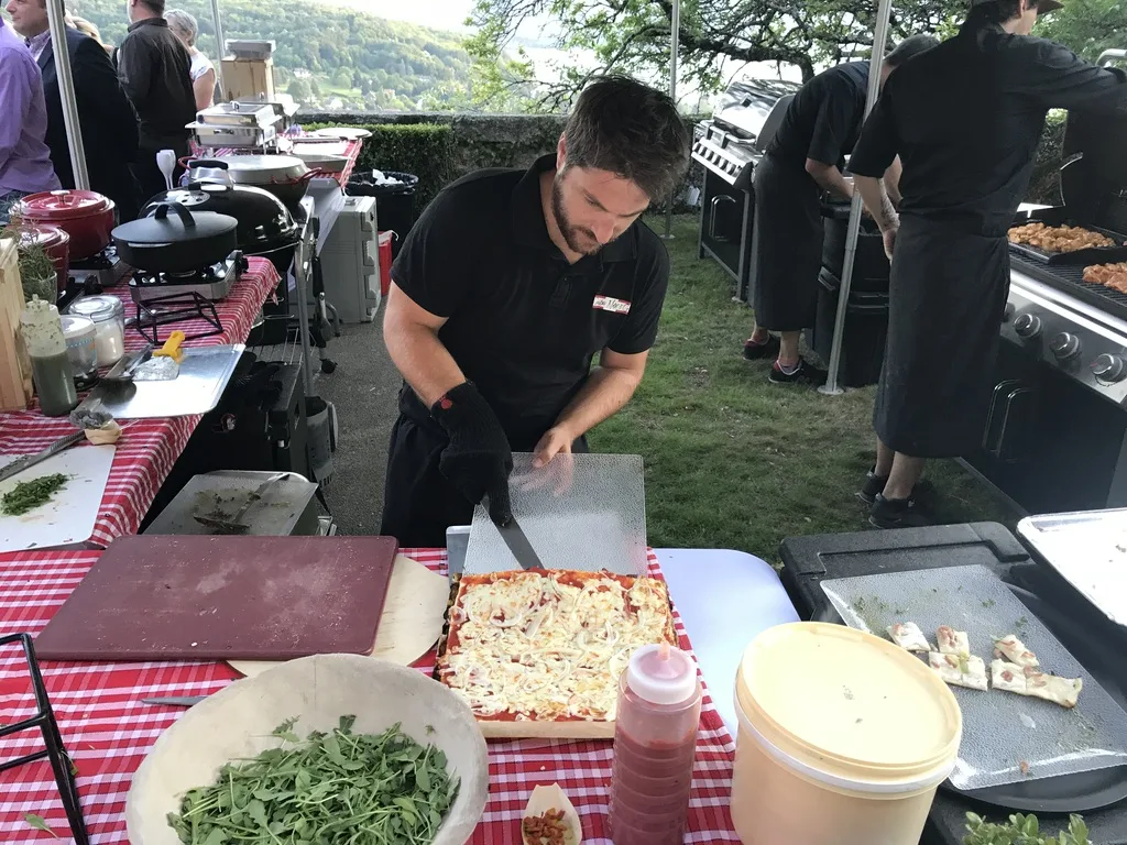 Food truck rental in Laval, corporate guests queuing at Centropolis · INNOV'events