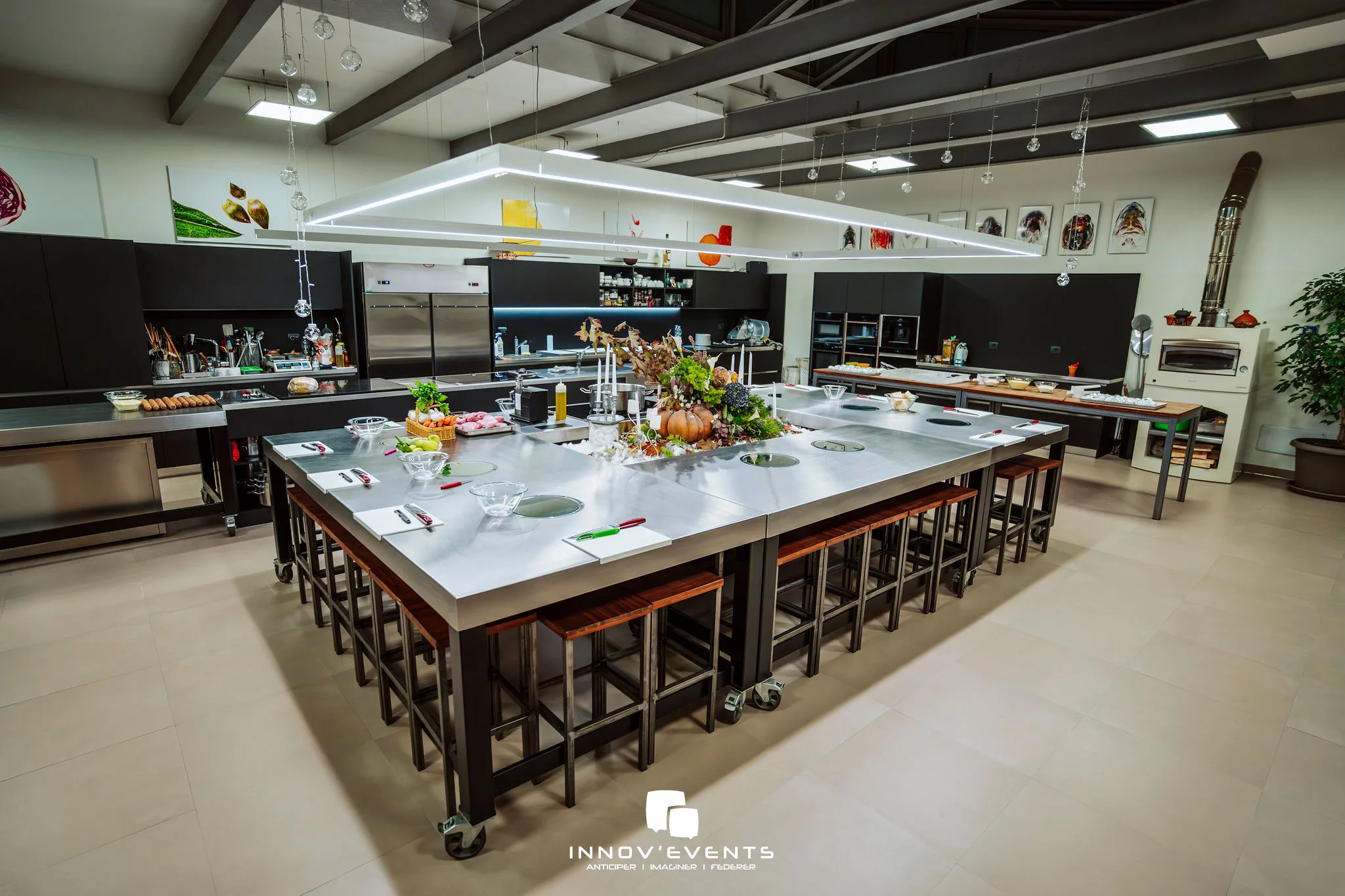 MasterChef culinary competition in Laval, teams presenting their dishes to the jury · INNOV'events
