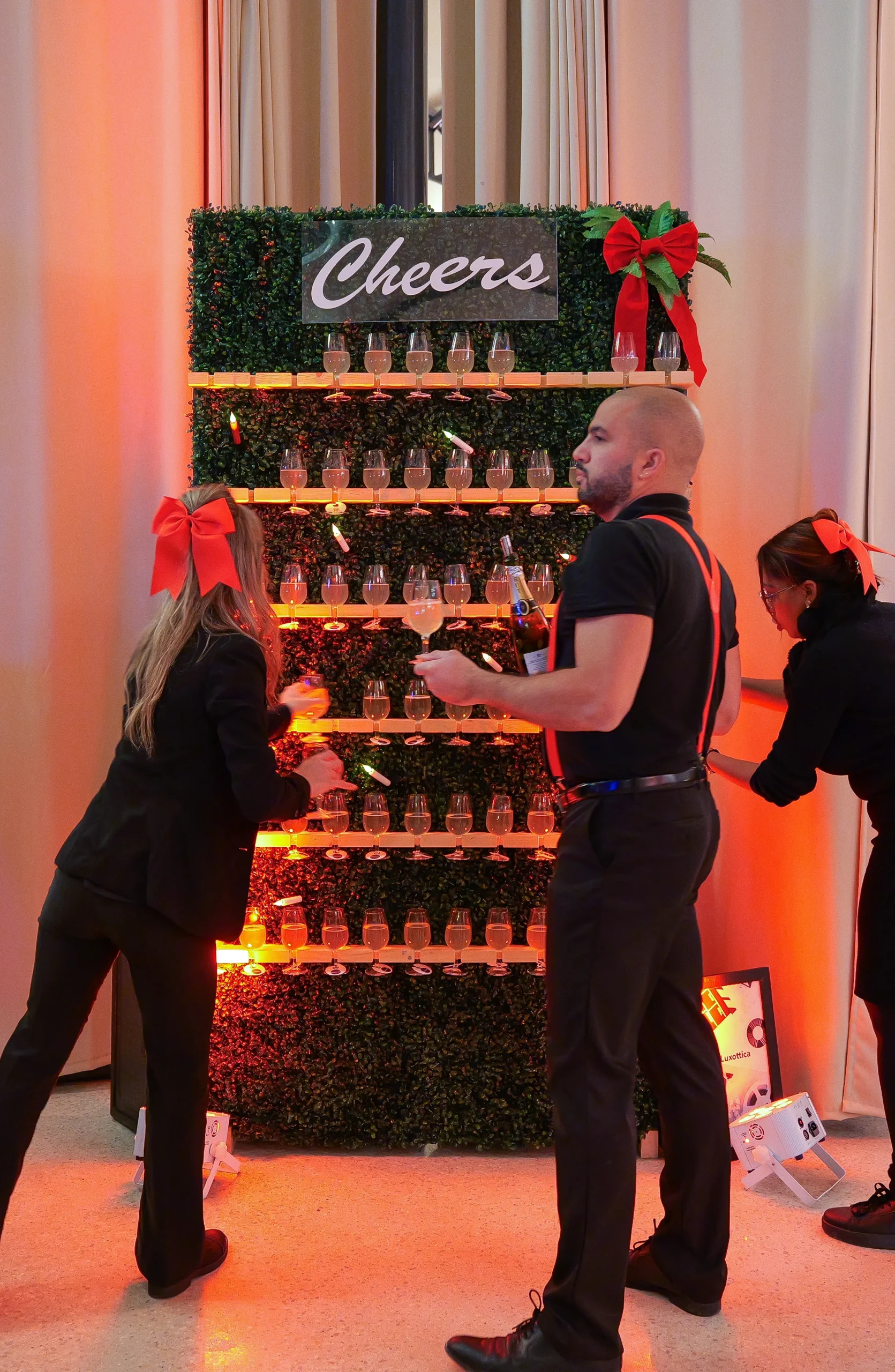 Corporate employee party Laval evening dancing festive atmosphere · INNOV'events