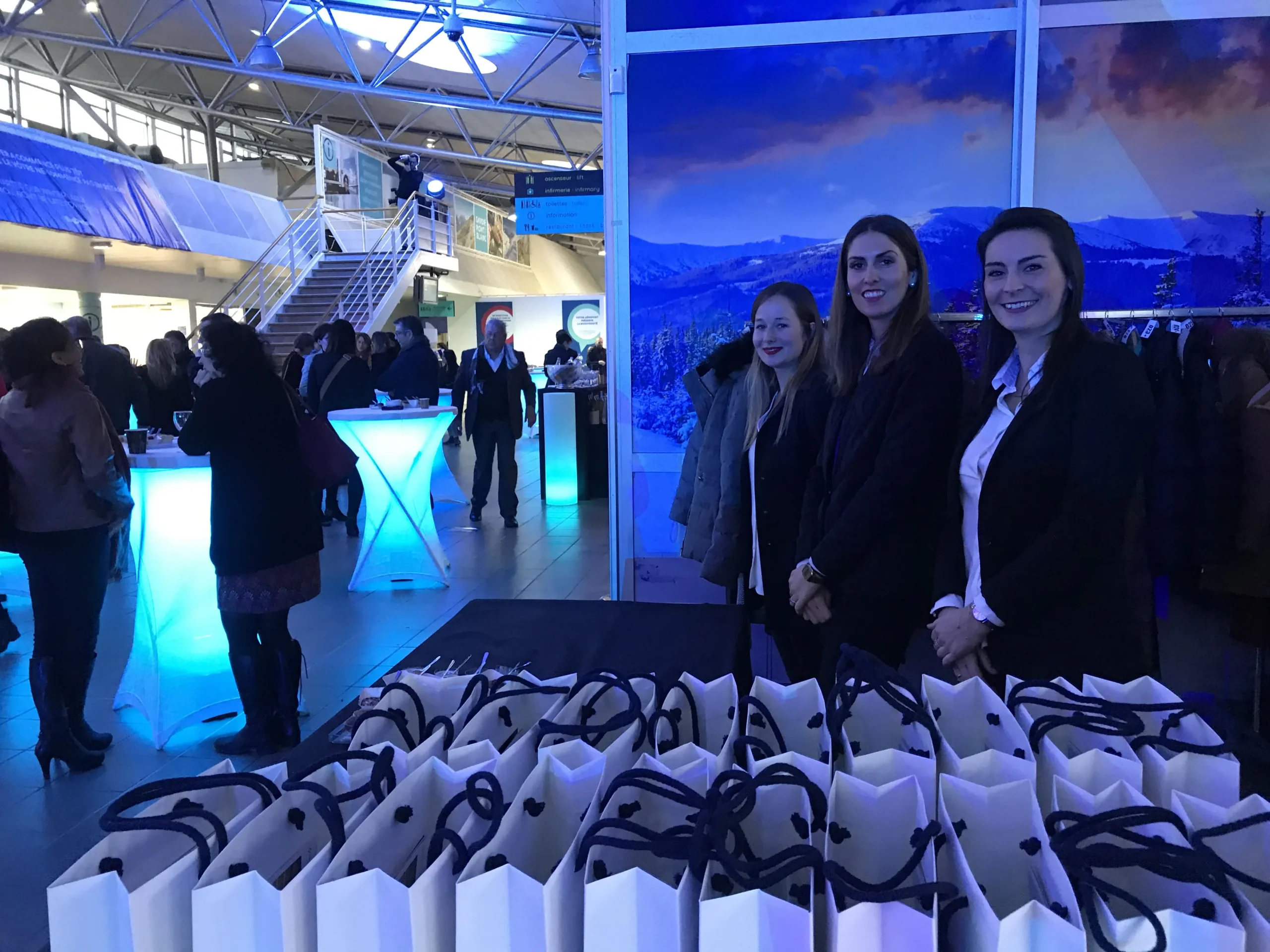 Corporate networking cocktail Laval luminous evening Centropolis · INNOV'events