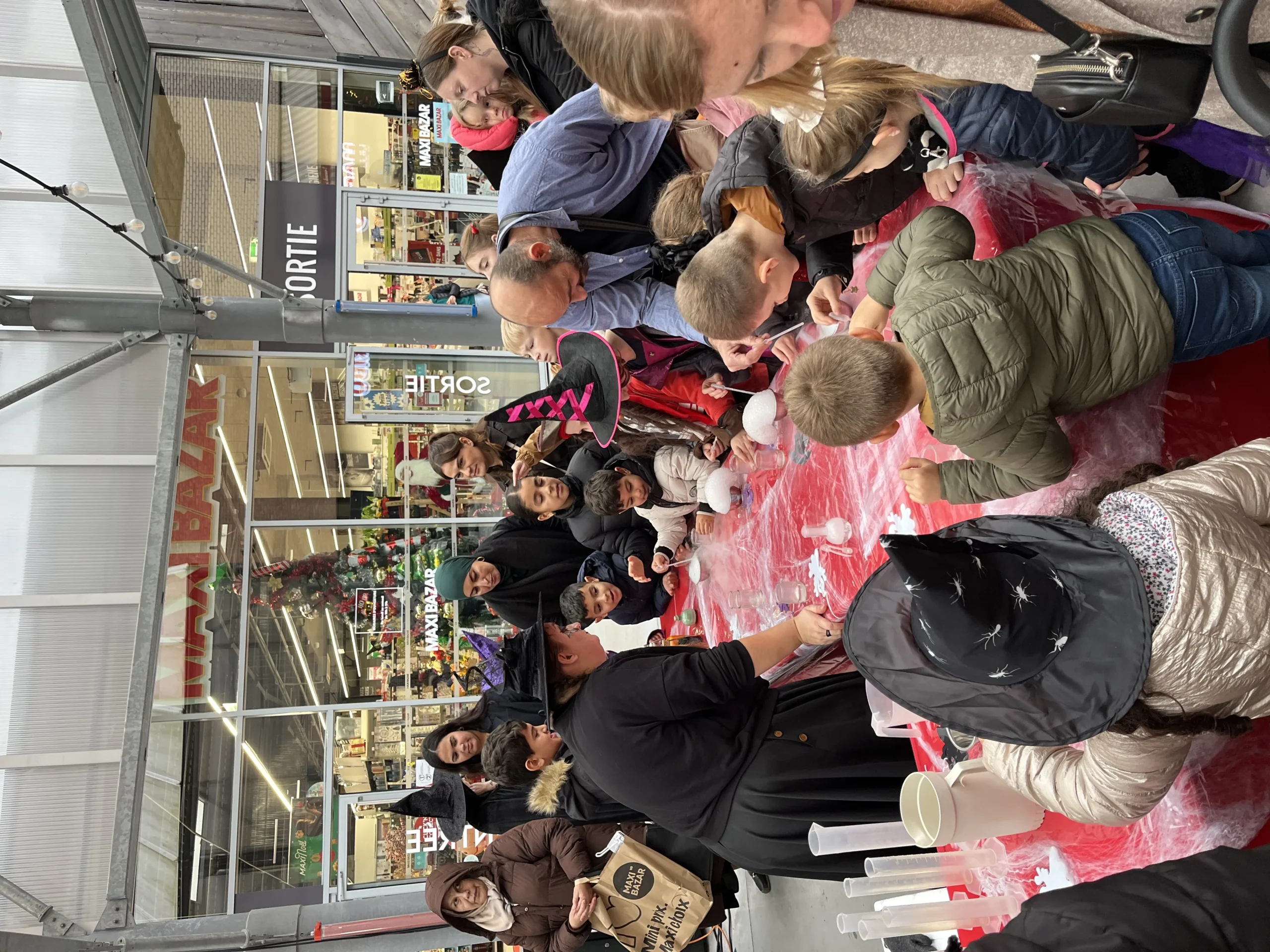 Shopping mall activation Montreal aisle Carrefour Laval interactive kiosk · INNOV'events