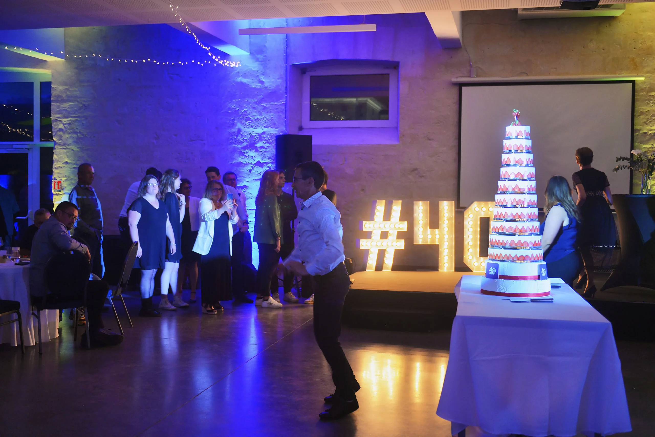 Corporate light mapping in Laval gala evening with scenic lighting · INNOV'events