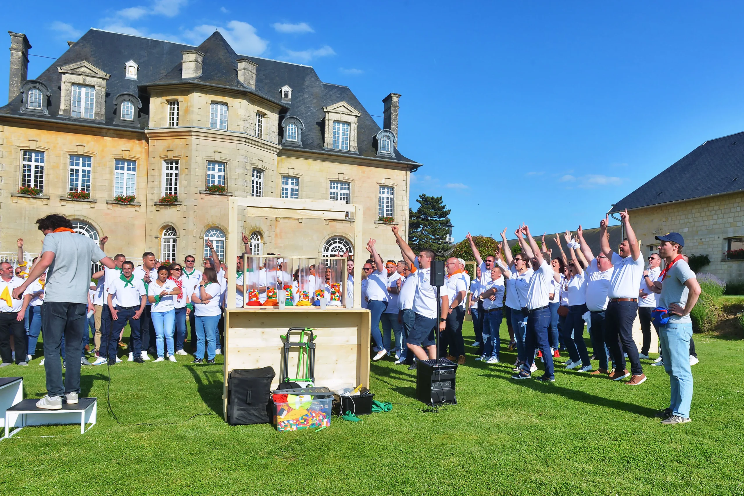 Corporate world record Laval Cosmodôme indoor technical stage · INNOV'events event management