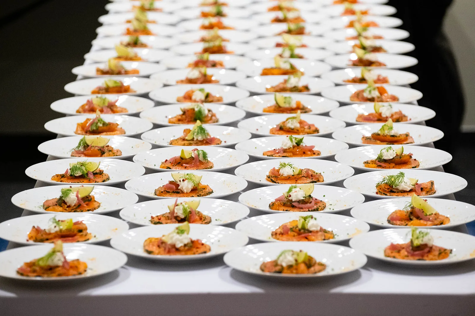 Cocktail dînatoire dîner d'équipe Laval groupes debout stations gastronomiques · INNOV'events