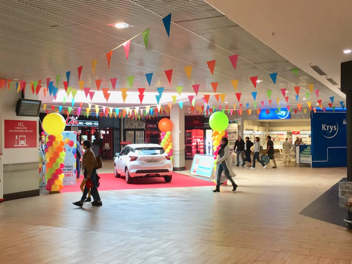 Event venue shopping mall activation Montreal atrium view Complexe Desjardins · INNOV'events
