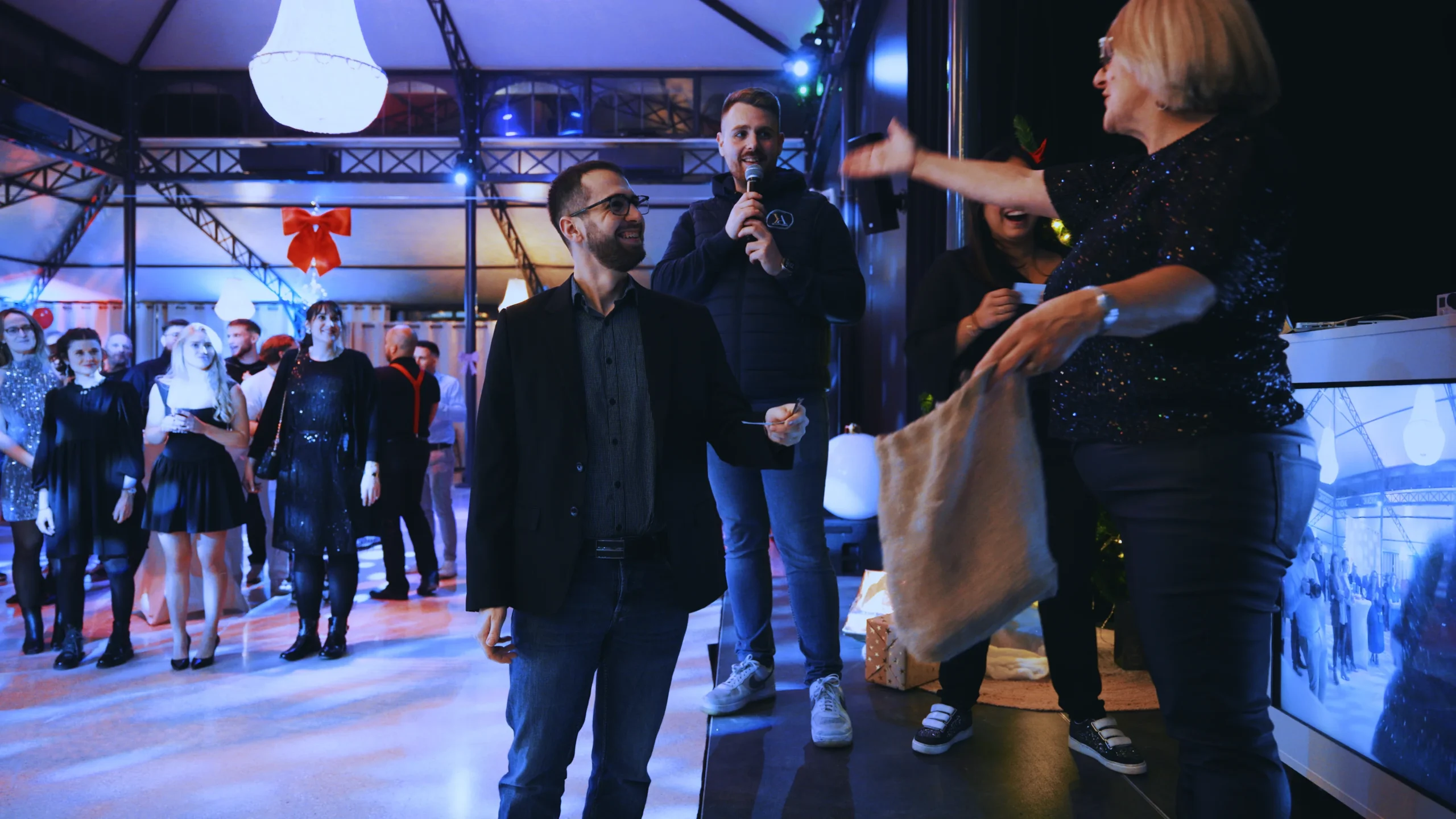 Party de Noël corporatif Montréal employés réunis Quartier des spectacles décembre · INNOV'events