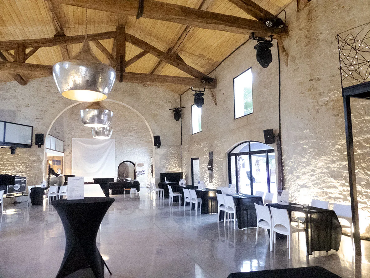 Photo booth activity event venue rental Laval corporate terrace · INNOV'events