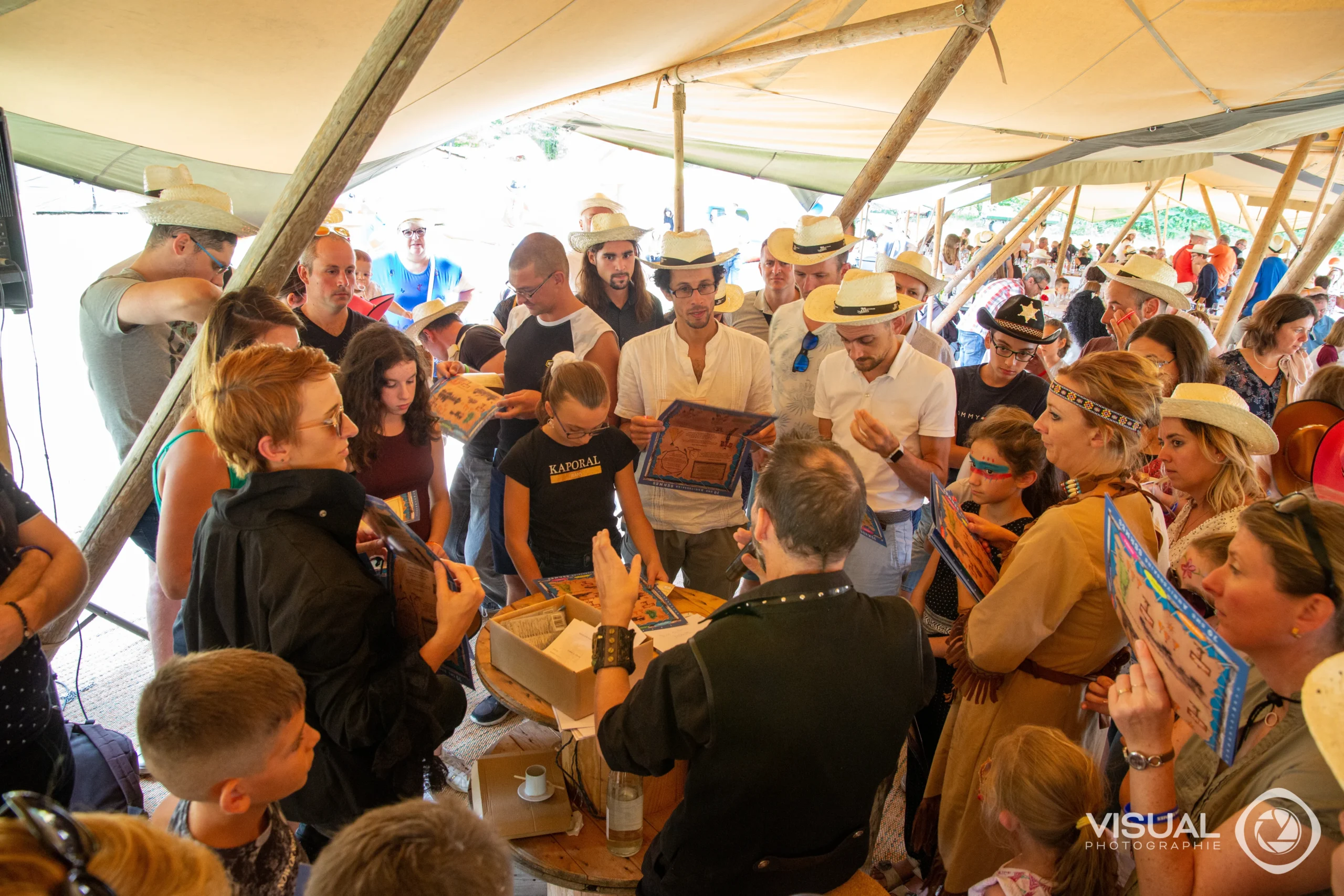 Outdoor giant challenge in Laval teams in action at Parc des Prairies in autumn · INNOV'events