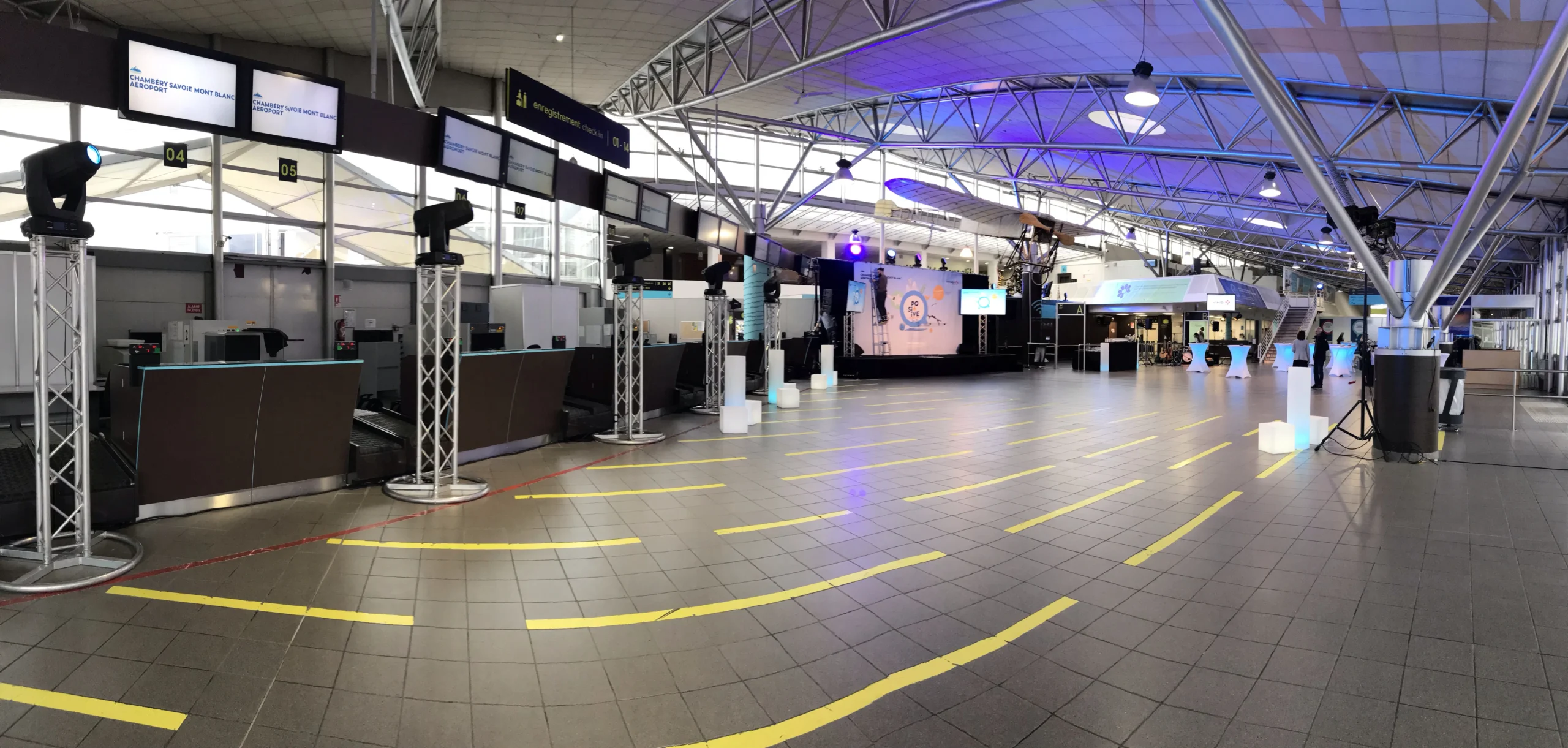 Corporate stage design Quebec evening Vieux-Port Montreal · INNOV'events