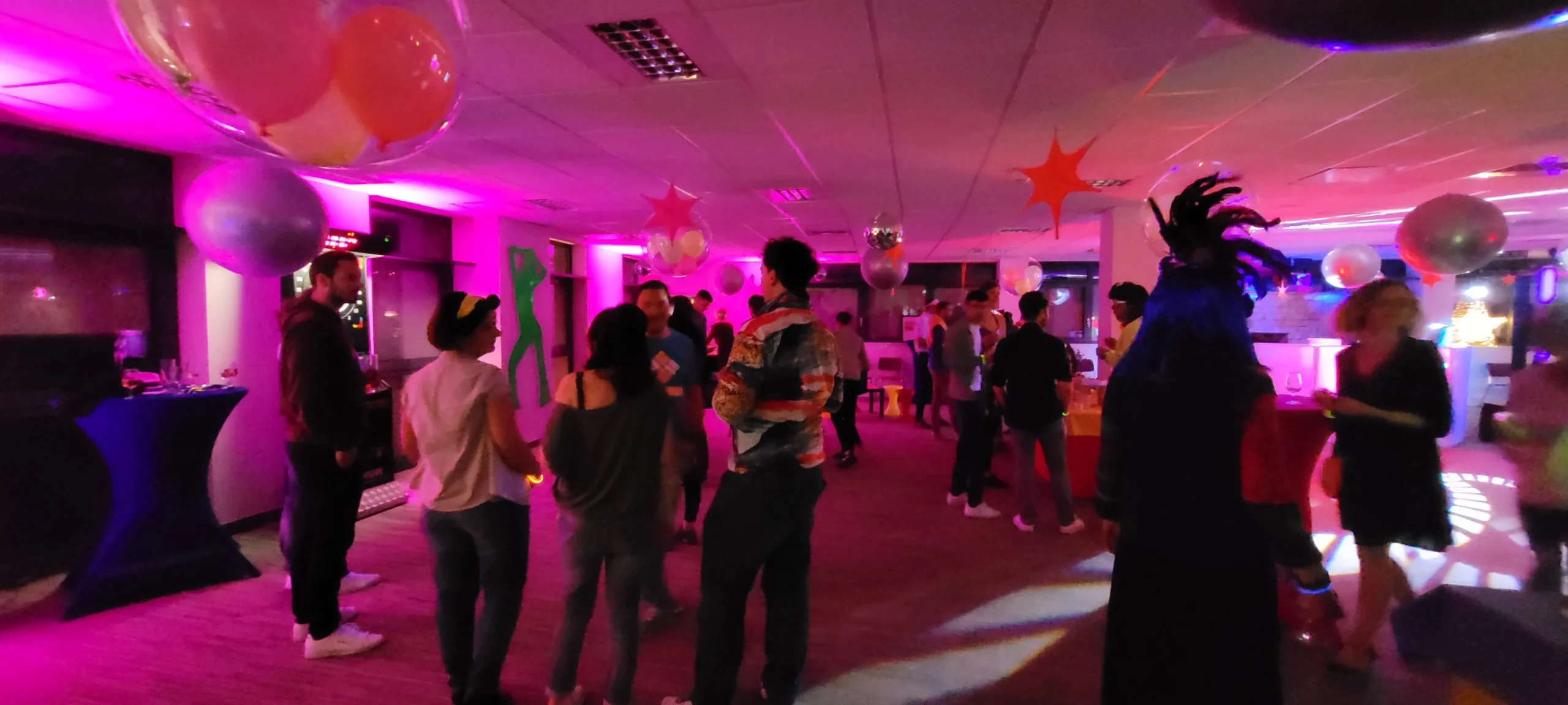 Horror-themed escape game for corporate Halloween in Laval employee group in action, dimly lit room · INNOV'events