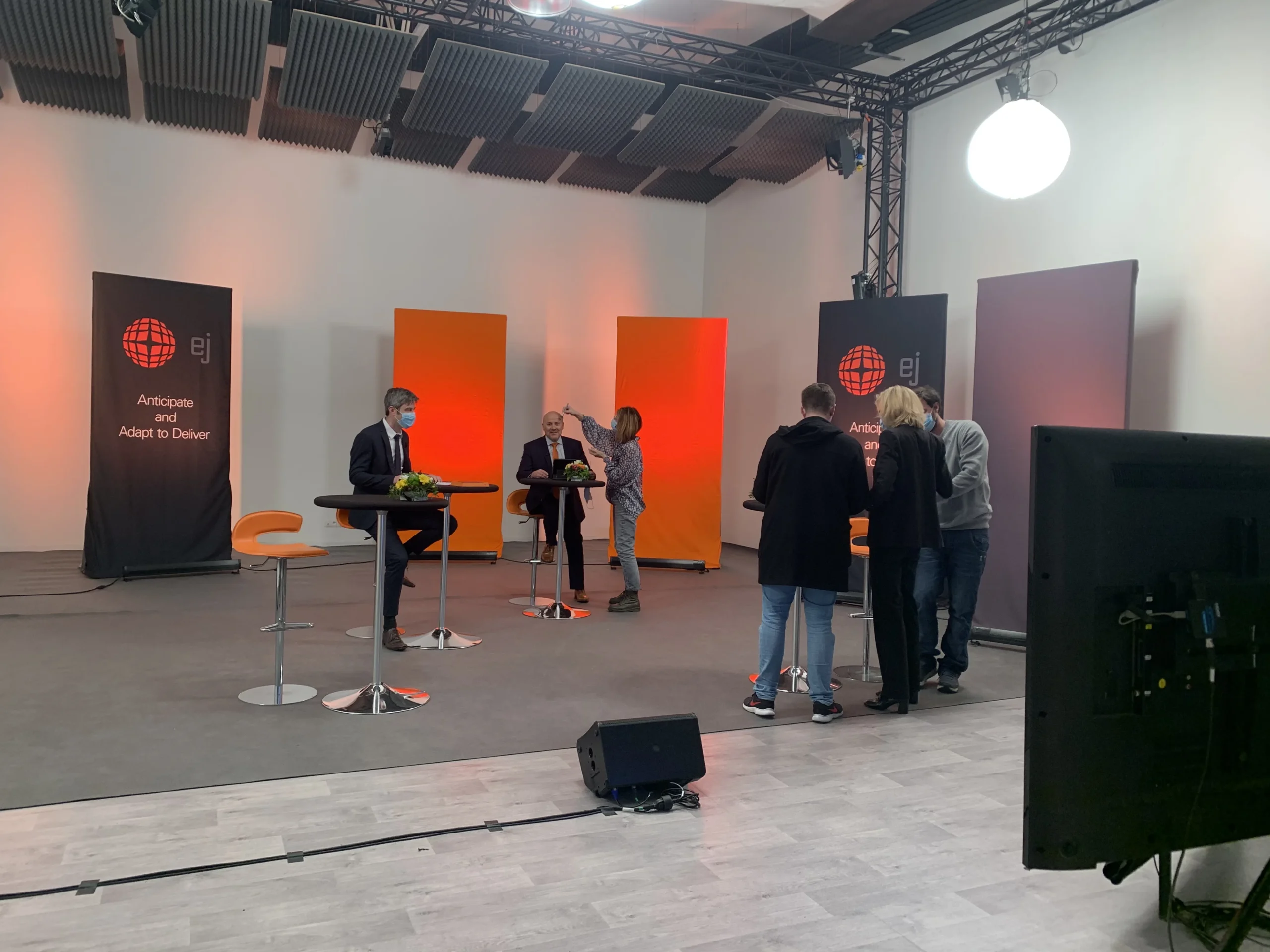 Corporate game show stage in a lit conference hall in Quebec · INNOV'events event planning