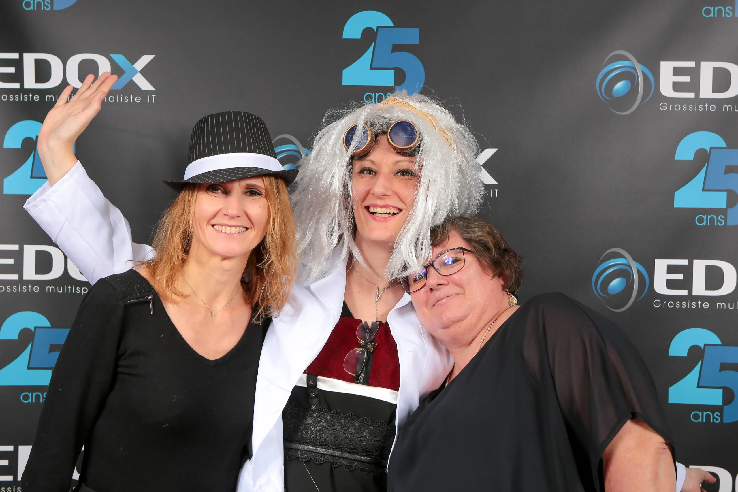 Animation jeux géants Laval équipes en compétition festive extérieure · INNOV'events