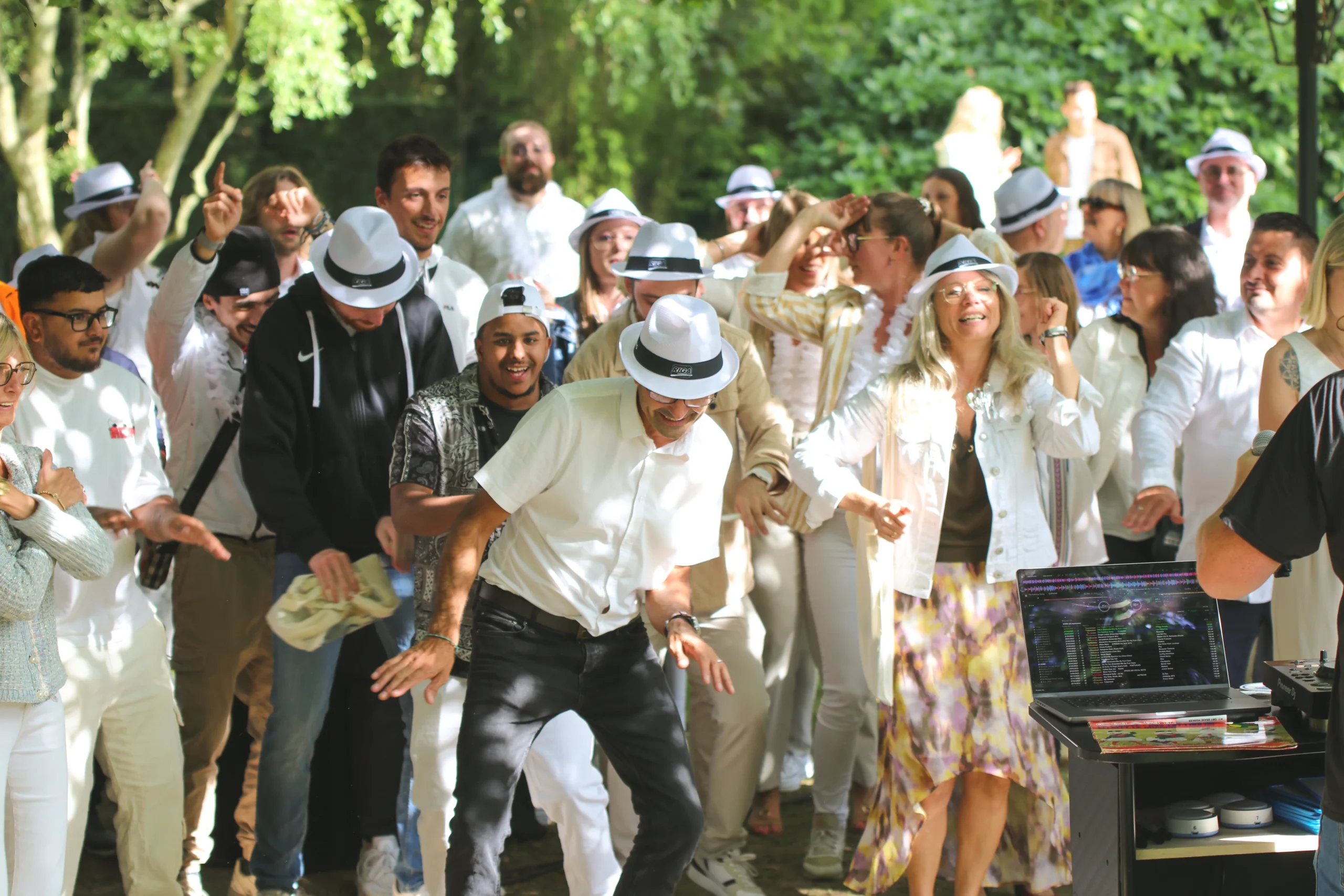 Large outdoor party corporate summer party Quebec exterior park employees · INNOV'events