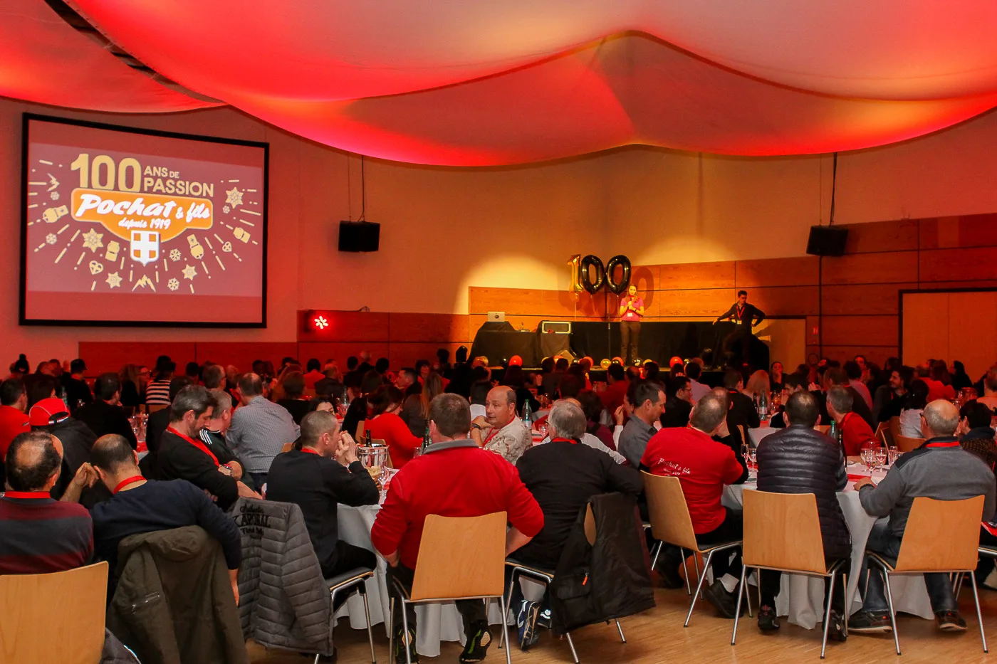 Gala de célébration anniversaire corporatif Laval salle banquet décorée · INNOV'events