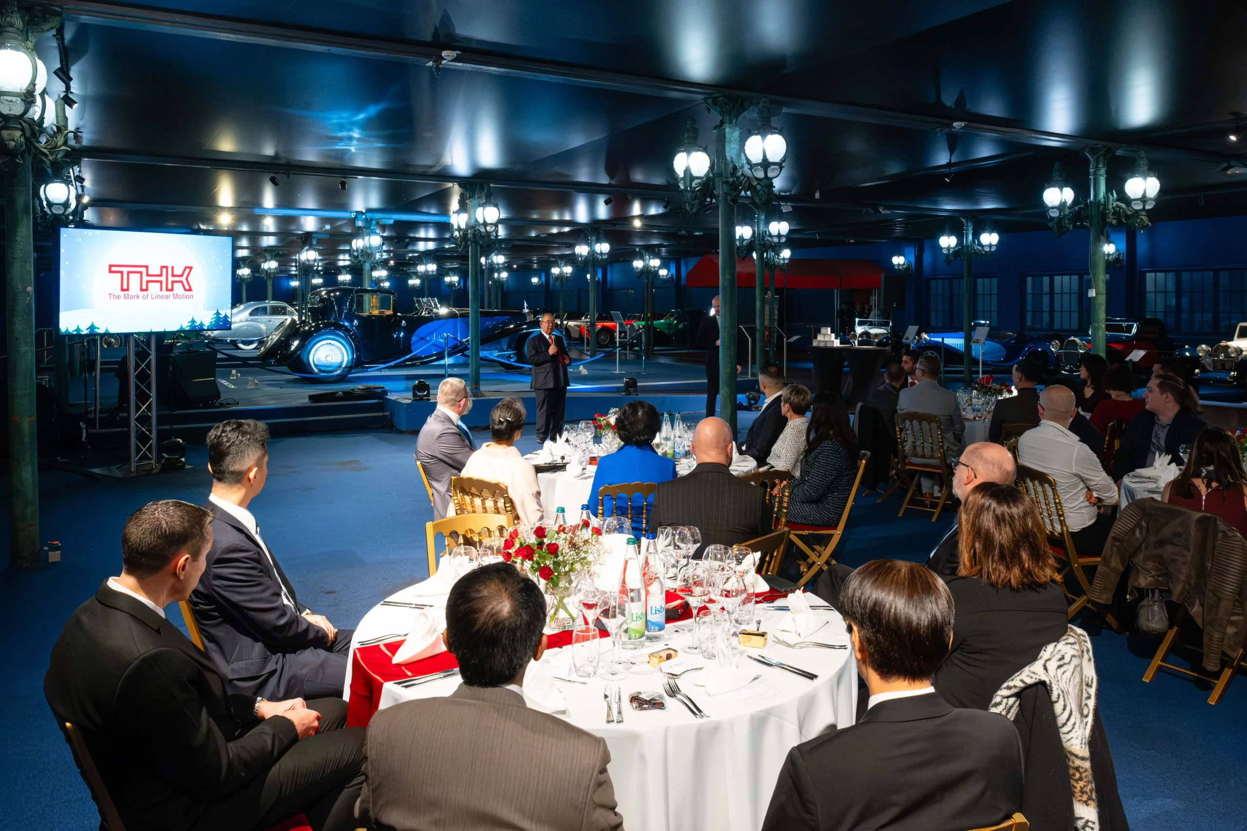 Employee party Laval decorated banquet hall warm lighting teams gathered · INNOV'events