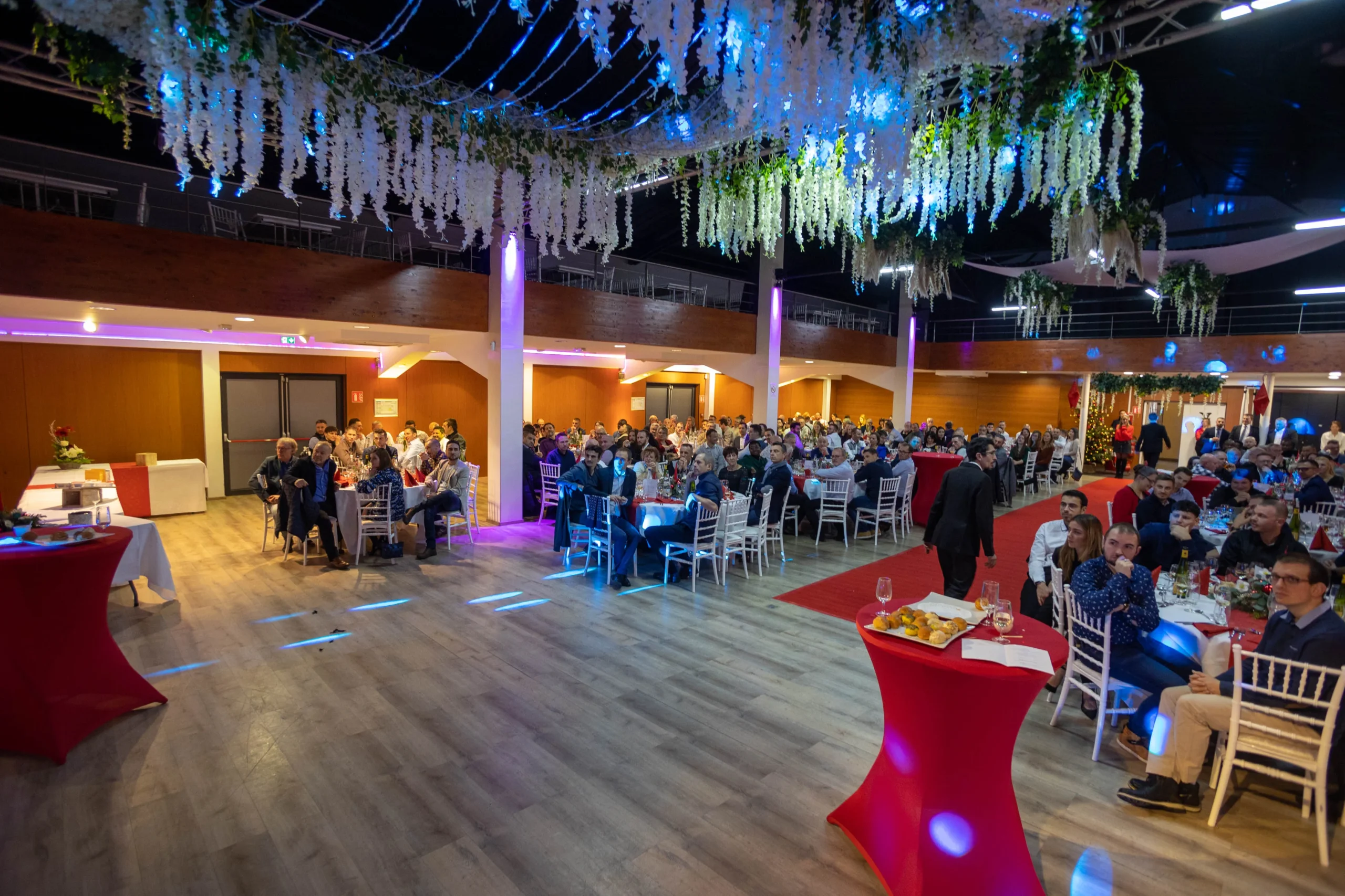 Party des employés Trois-Rivières terrasse extérieure animée en soirée estivale · INNOV'events