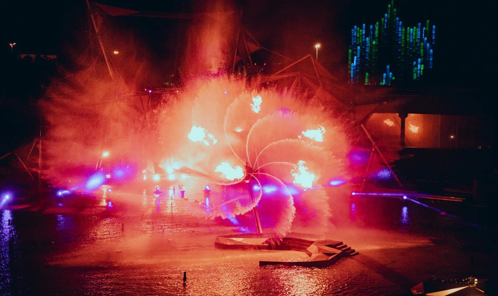 Pyrotechnic show in Laval with music synchronization outdoors · INNOV'events
