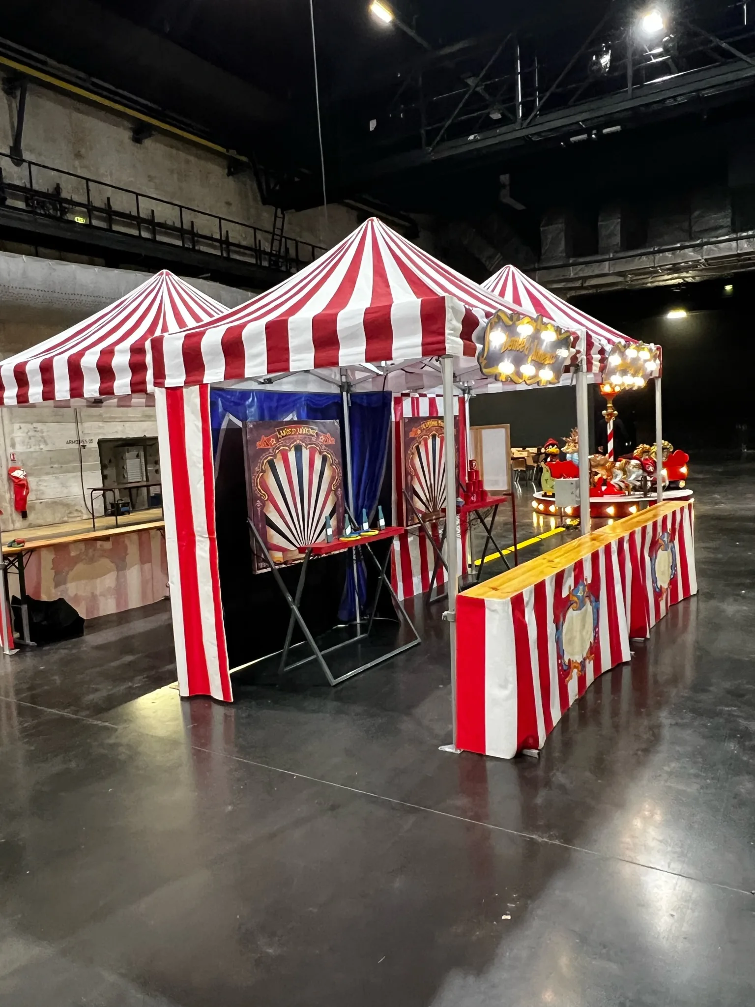 Midway booths and fair entertainment in Quebec employee evening by the fleuve Saint-Laurent · INNOV'events event planning
