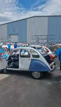 Rallye en 2CV Québec équipes briefing avant départ Place-Royale · INNOV'events