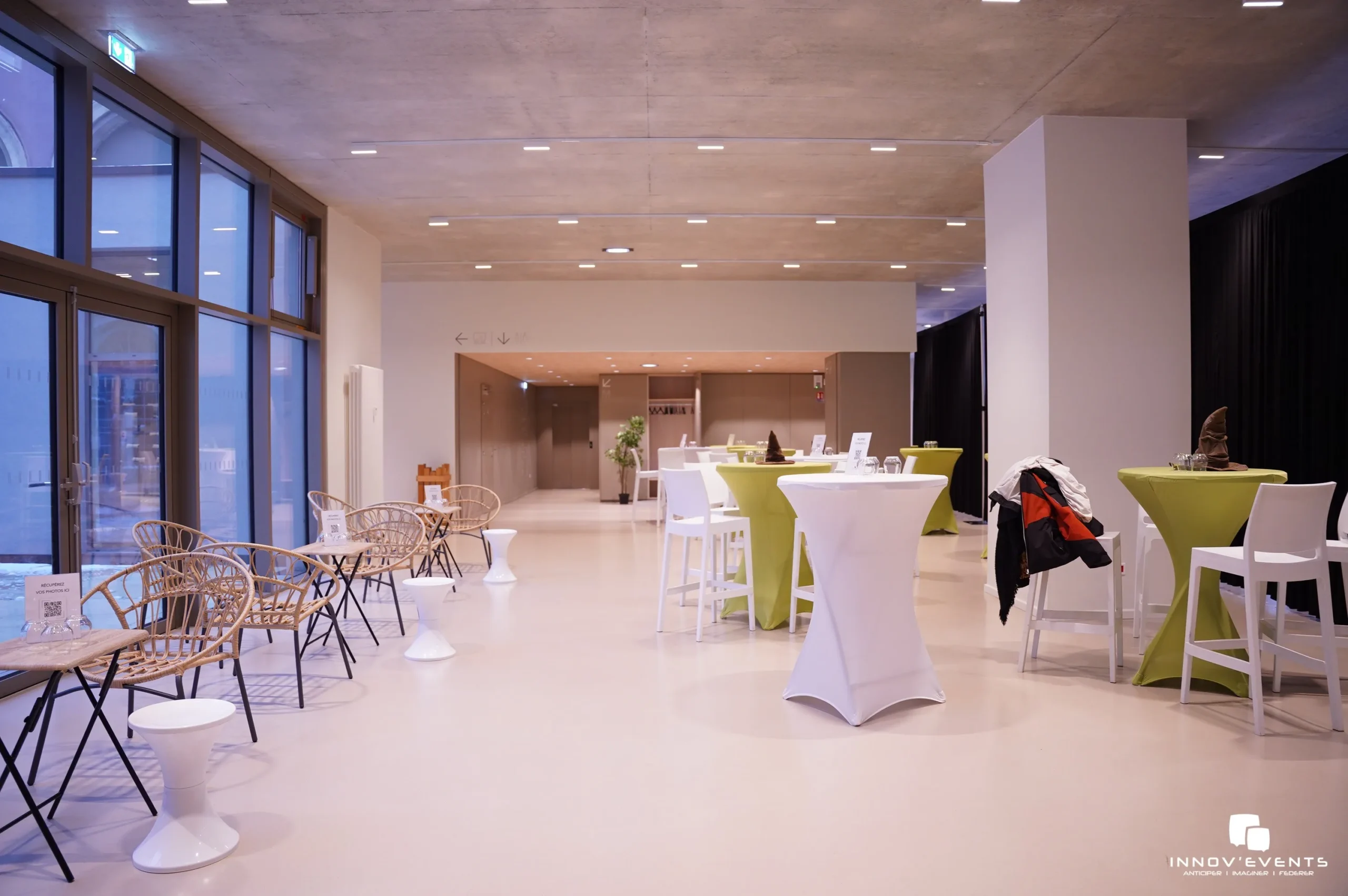 Event venue for corporate AGM in Quebec with a view of the St. Lawrence River · INNOV'events