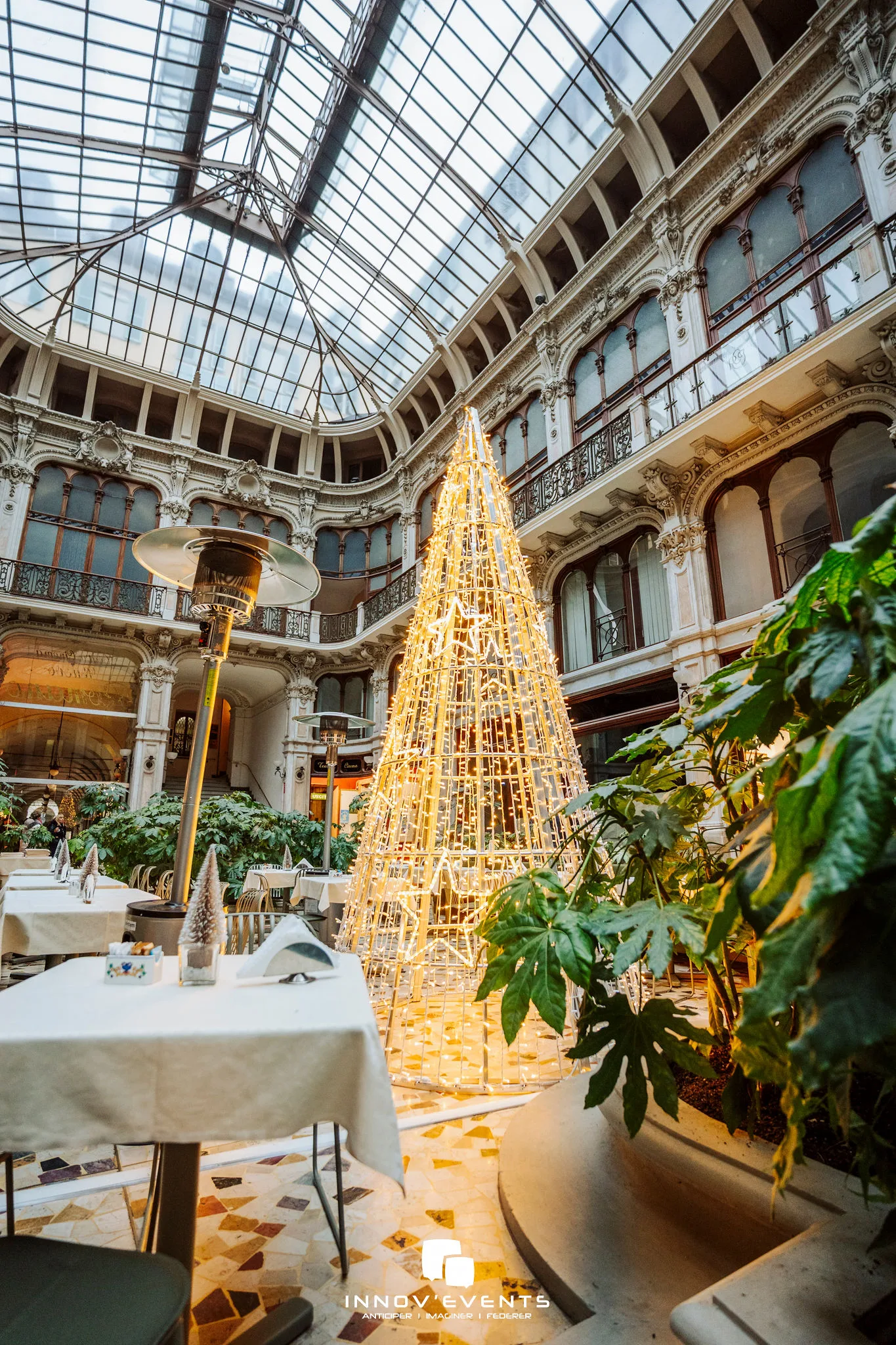 Festive hall corporate Christmas party Laval lights and set tables · INNOV'events