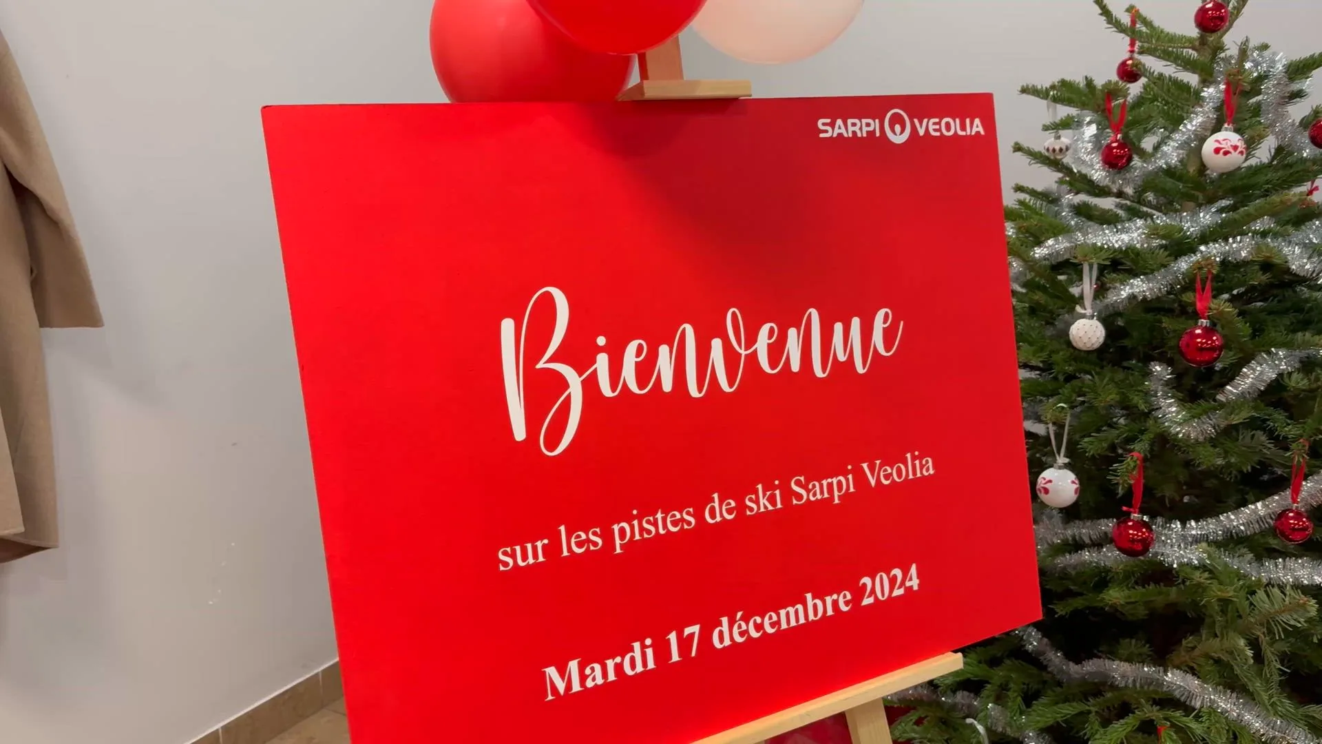 Adult evening corporate Christmas party in Quebec festive dinner · INNOV'events