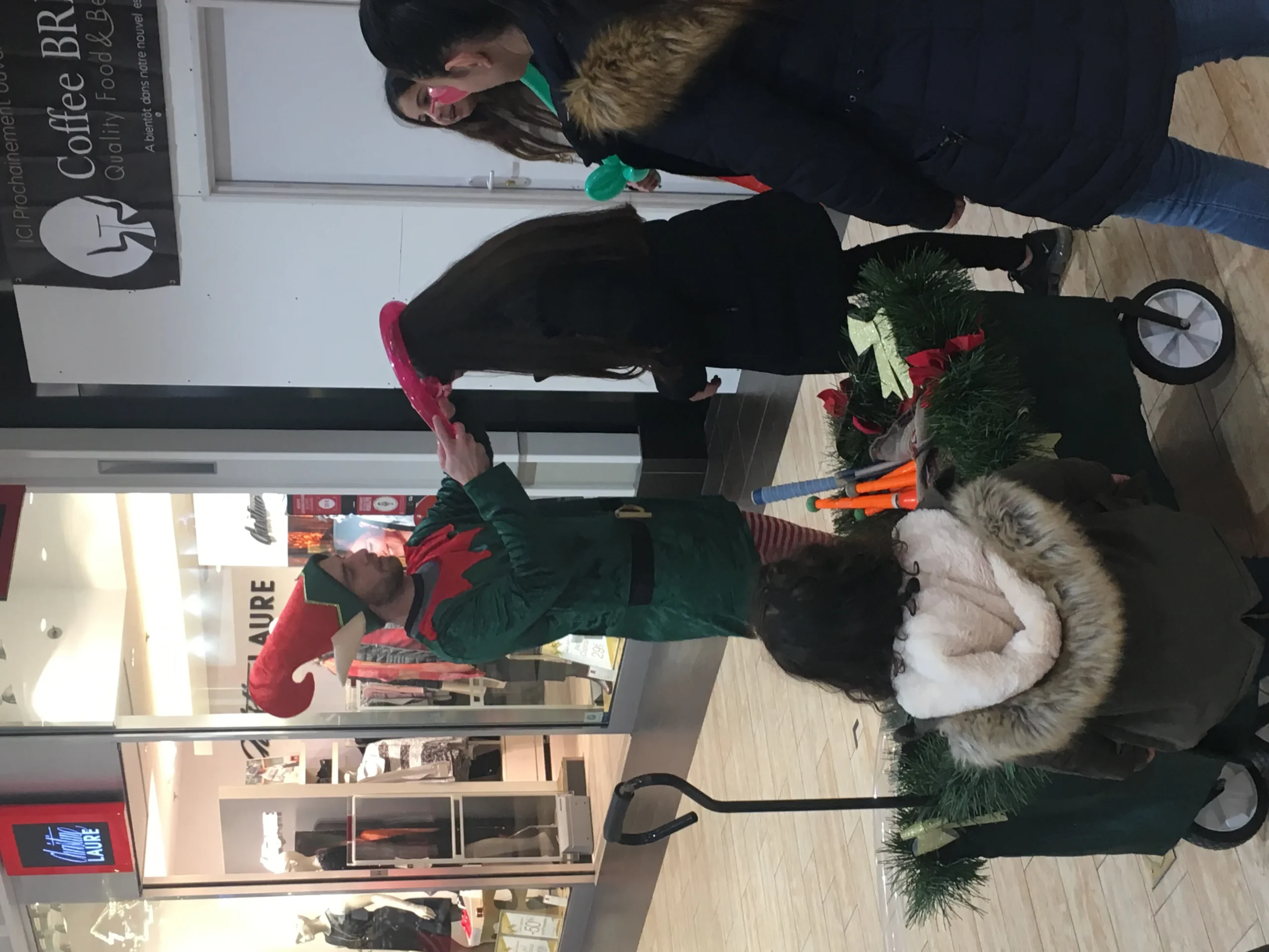 Shopping mall activation Montreal brand ambassadors interactive kiosk · INNOV'events