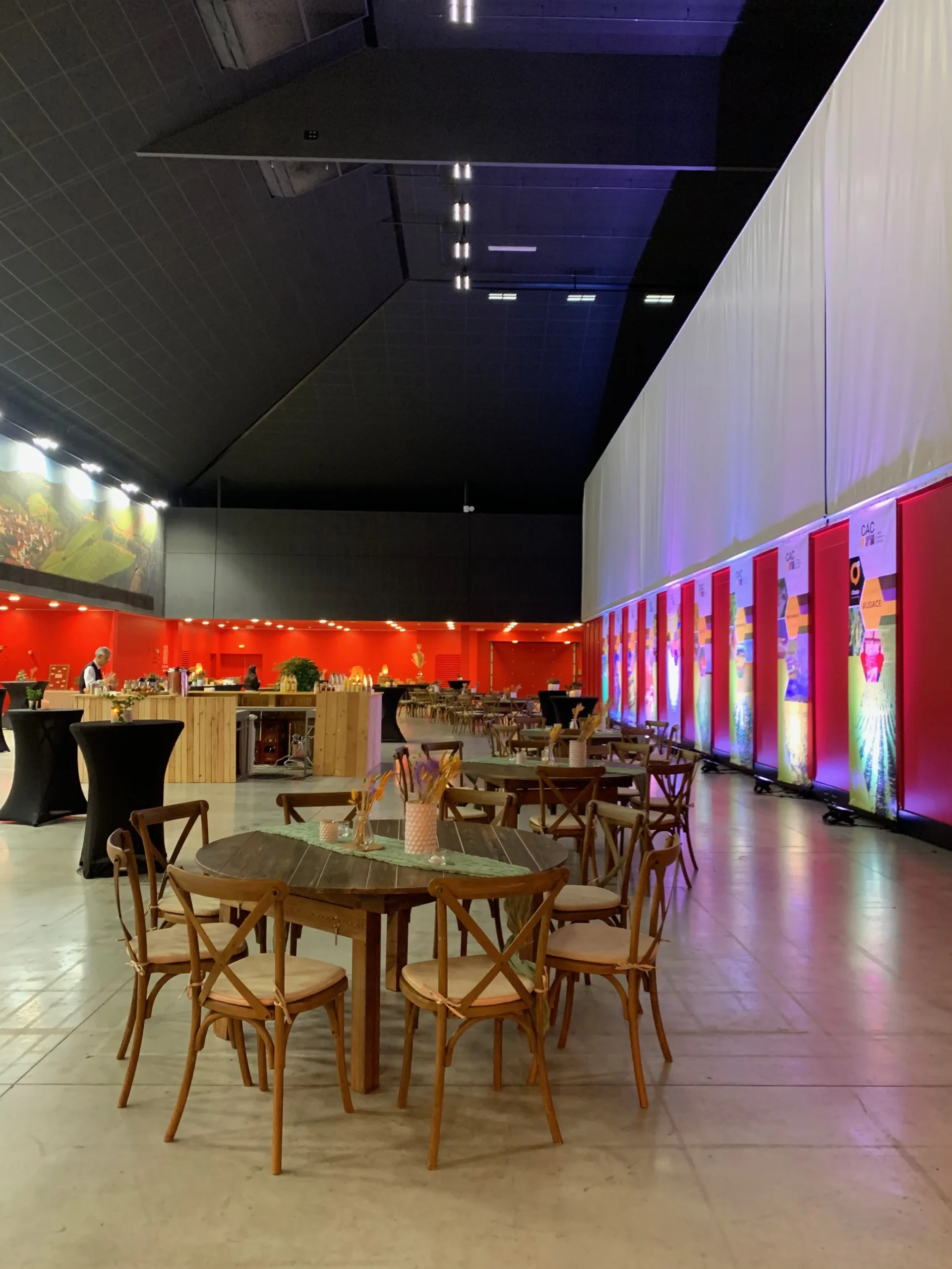 Event venue LED furniture rental Laval view berges rivière des Mille Îles · INNOV'events