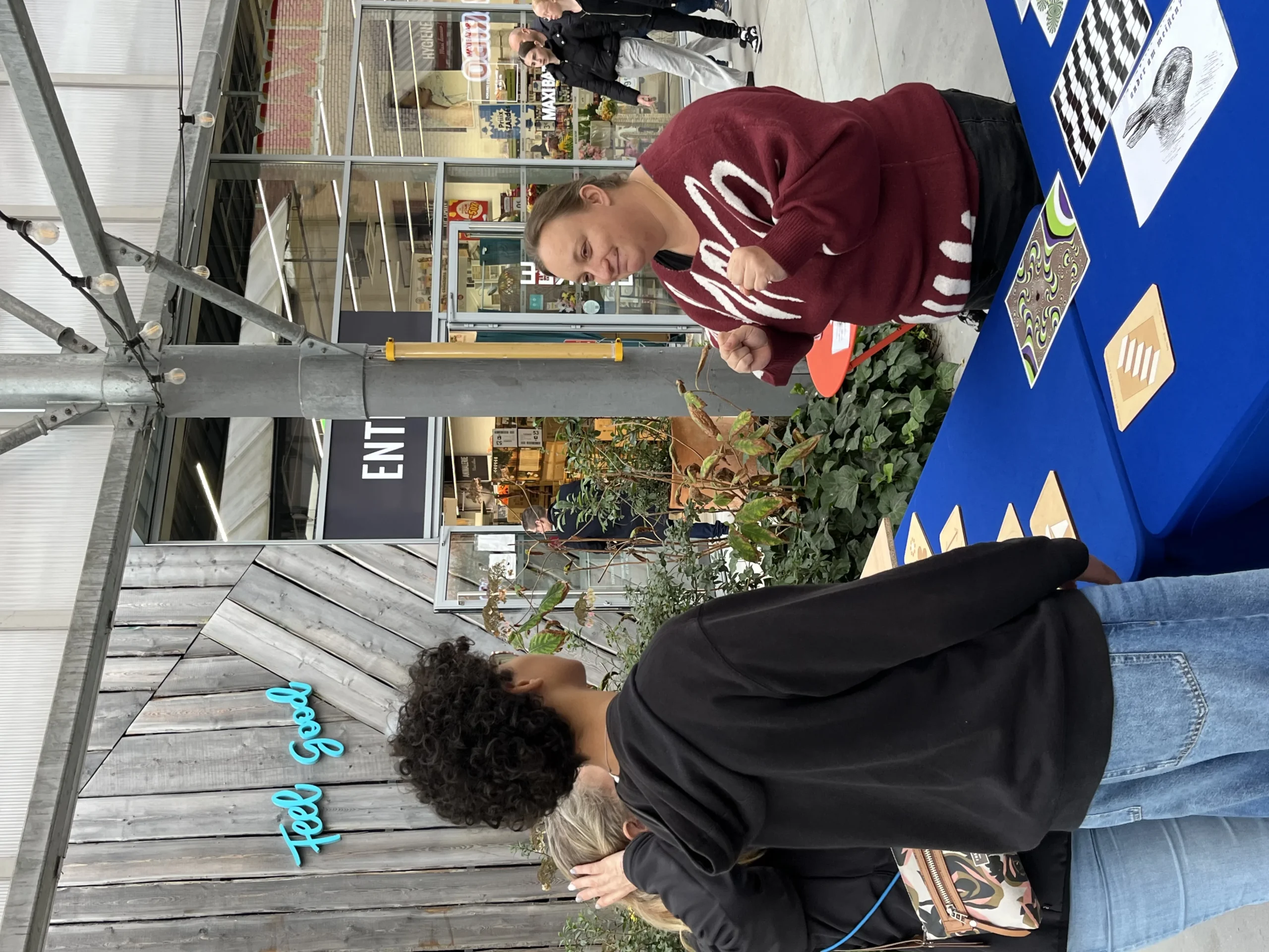 Promotional contest activation for booth entertainment in Quebec indoor setting · INNOV'events