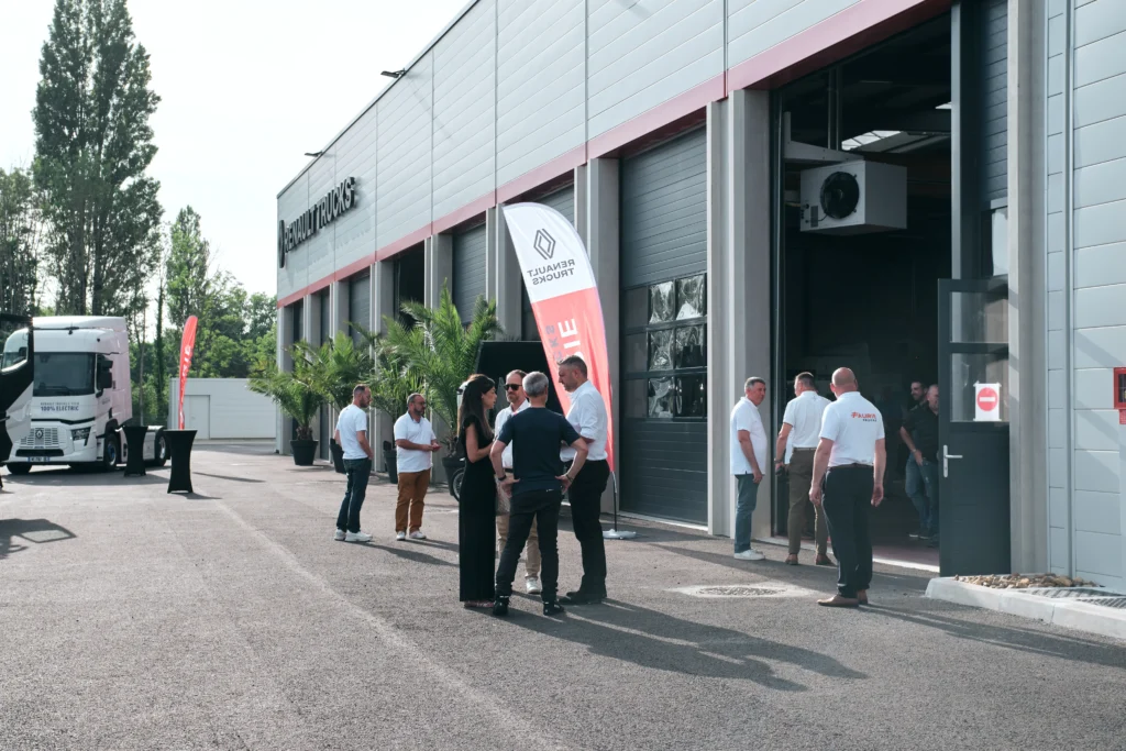 Plan a corporate open house event in Laval.