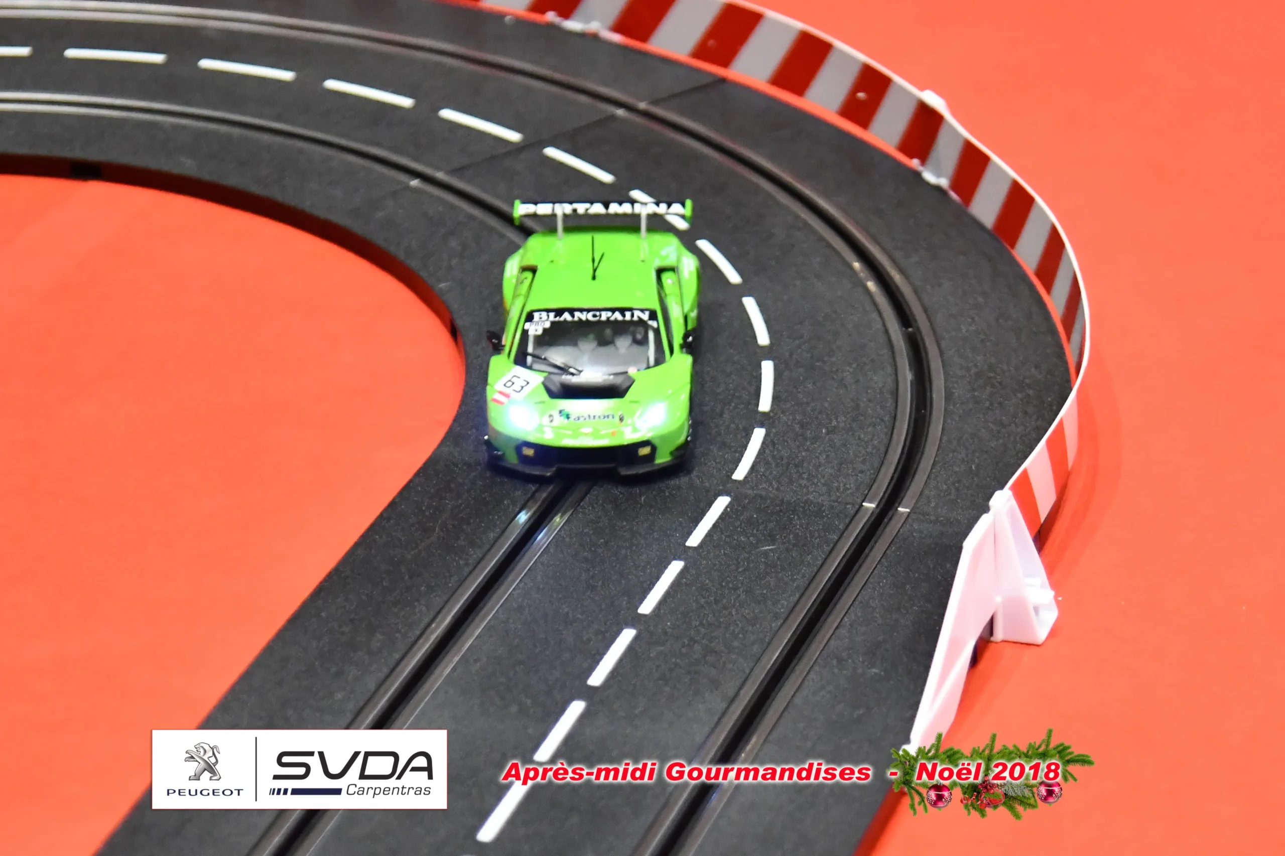 Lieu événementiel simulation sur circuit automobile Laval salle modulable grande capacité · INNOV'events