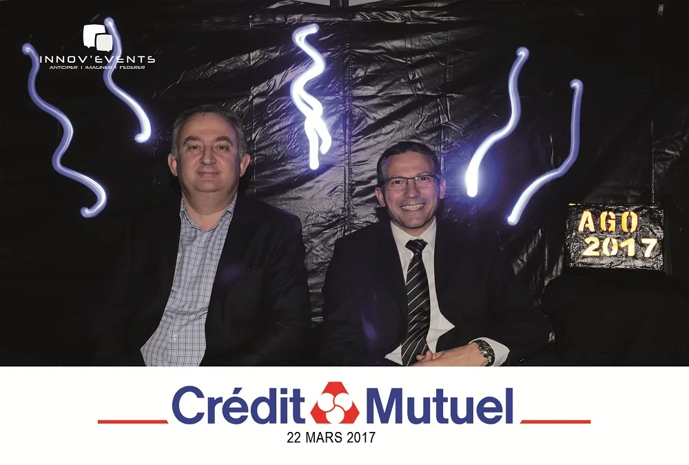 Corporate light painting in Montreal collective photo presentation evening at Plateau-Mont-Royal · INNOV'events