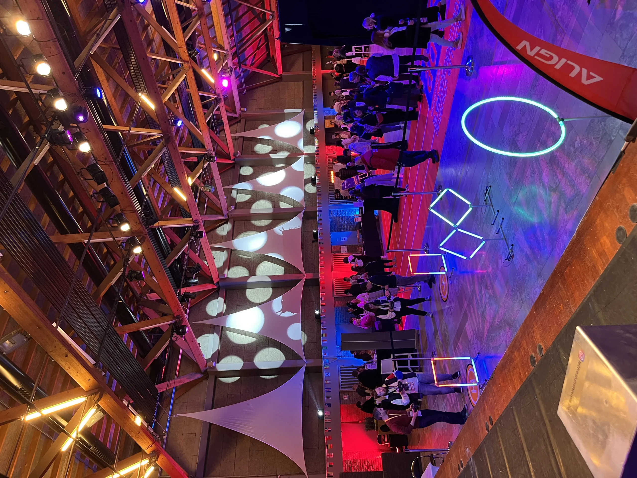Scénographie corporative Laval éclairage dynamique soirée Vieux-Saint-François · INNOV'events