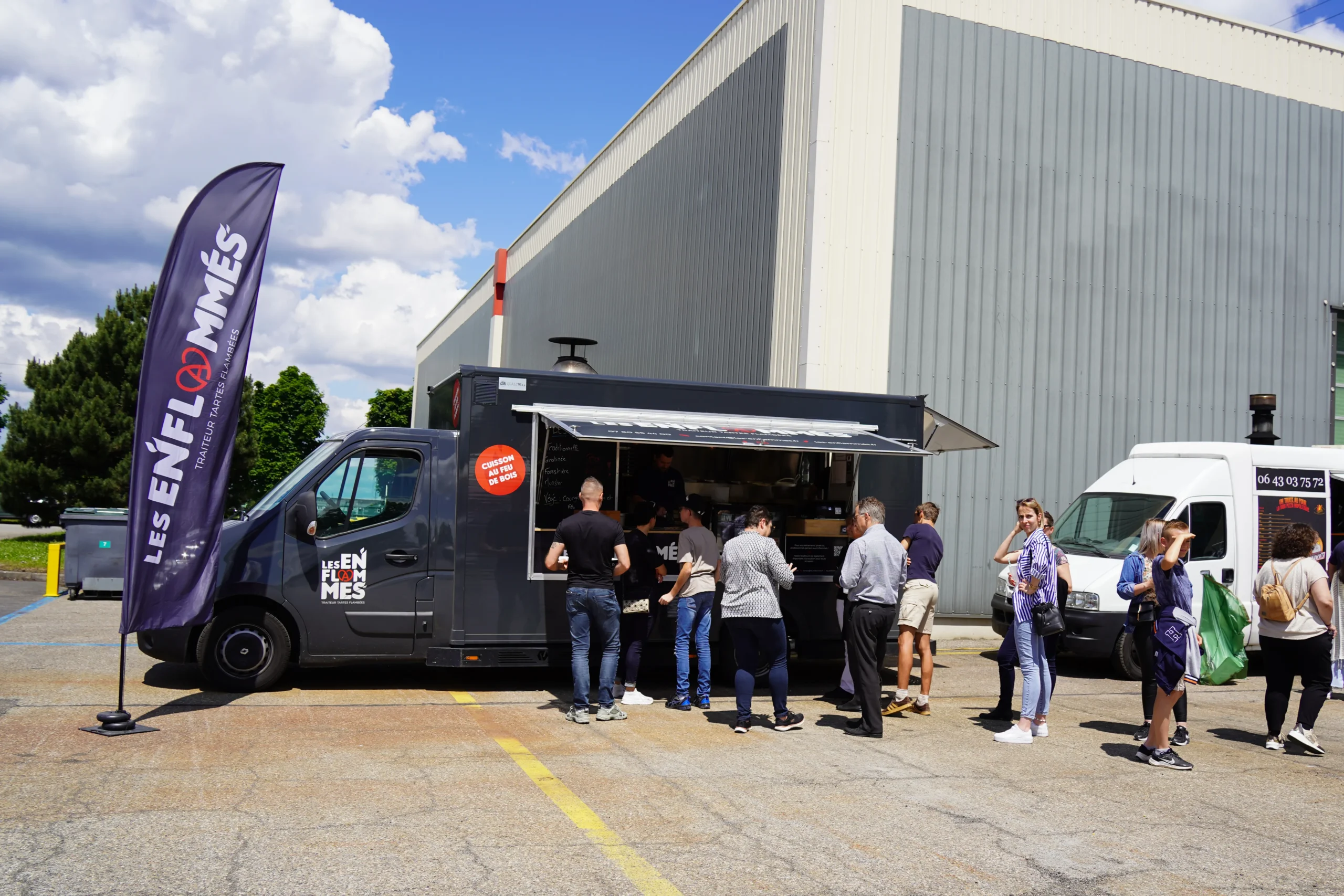 Food truck rental in Laval, on-site setup at Centropolis for a corporate event · INNOV'events event planning