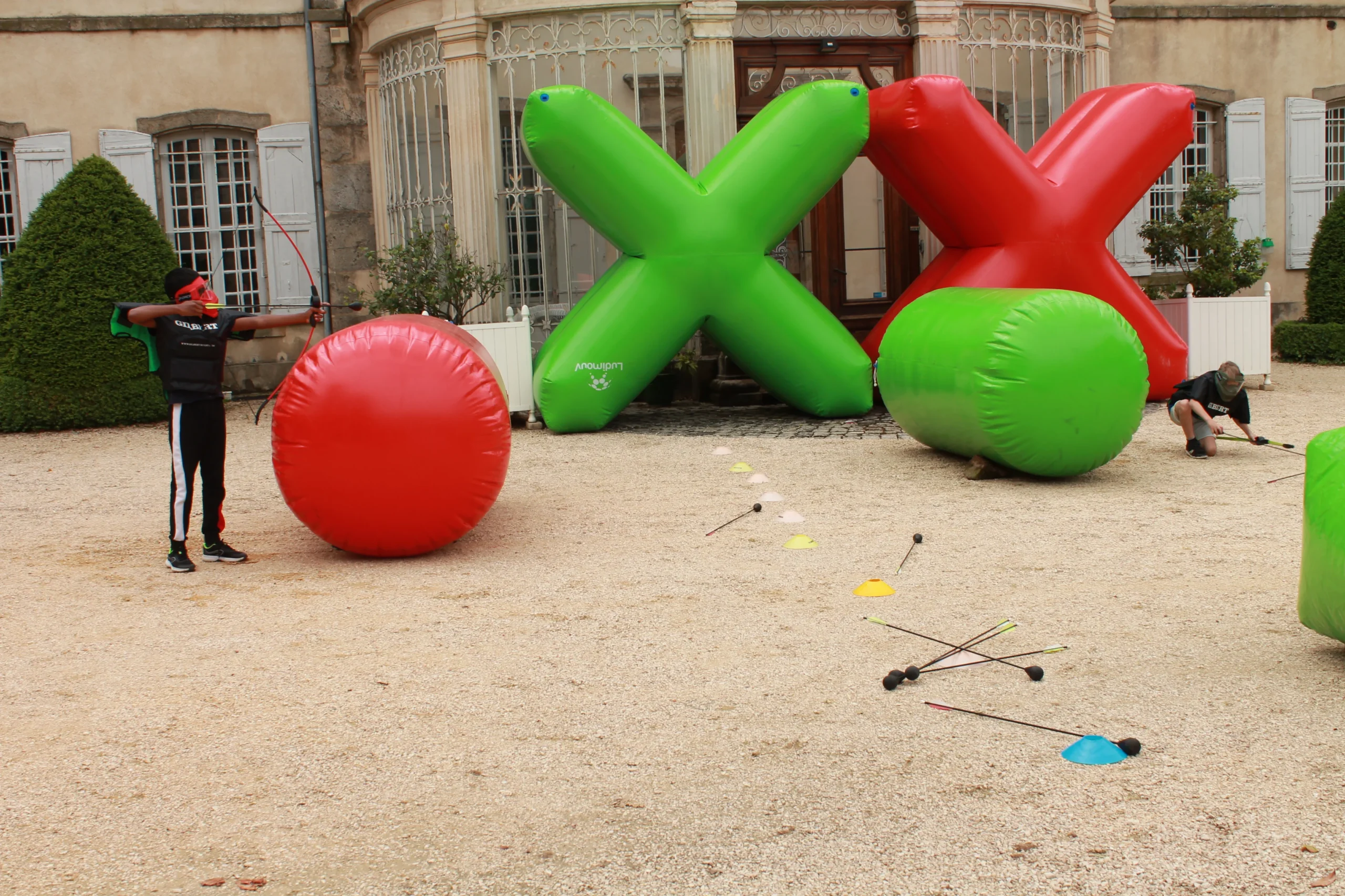 Open-access inflatable games Laval spontaneous outdoor activity · INNOV'events