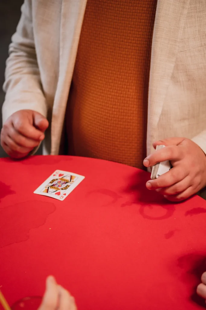 Book a corporate magician for your business event in Quebec City.