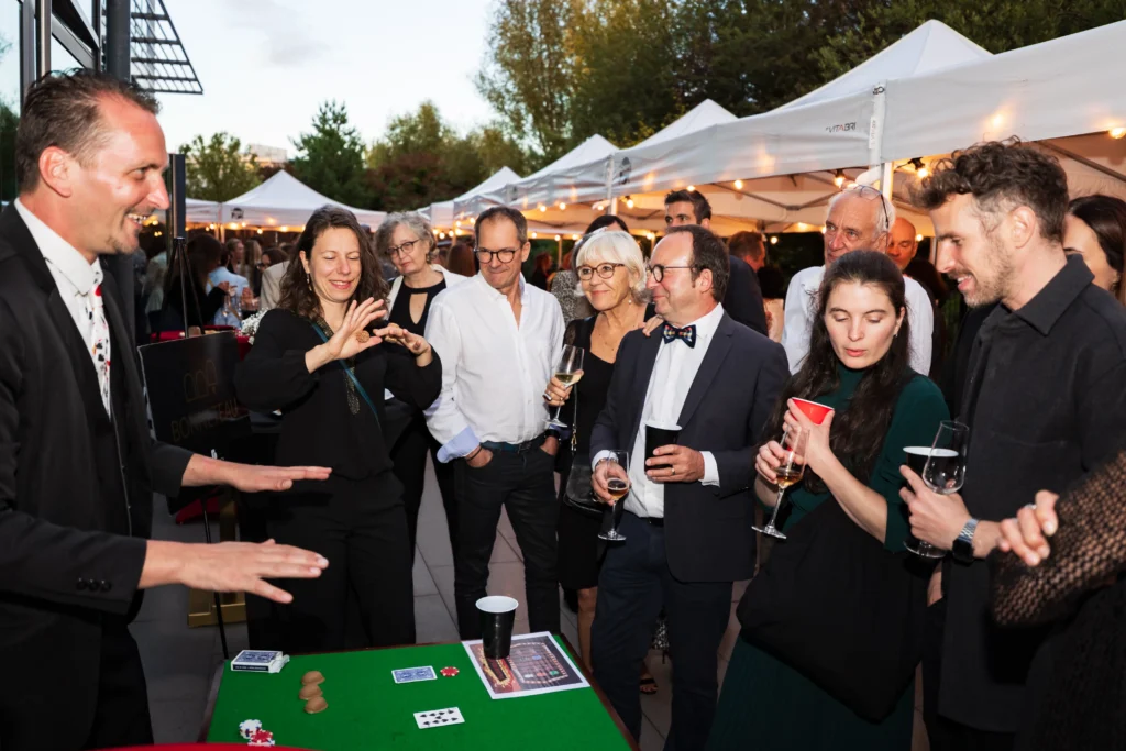 Hire a magician for your corporate event in Montreal.