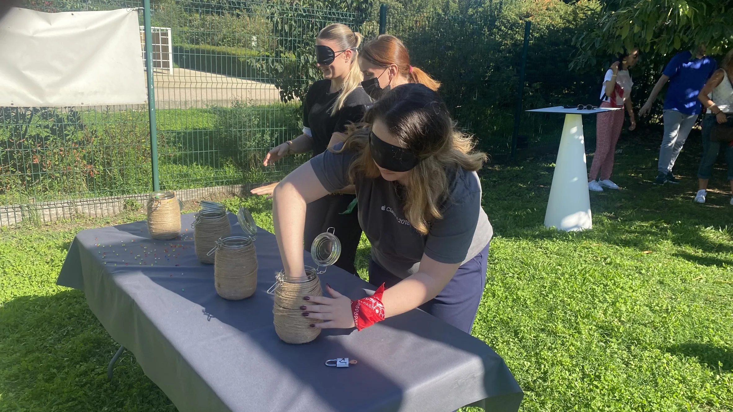 Équipe corporative Trois-Rivières atelier sensoriel intérieur lumière naturelle fleuve en arrière-plan · INNOV'events organisation d'événements