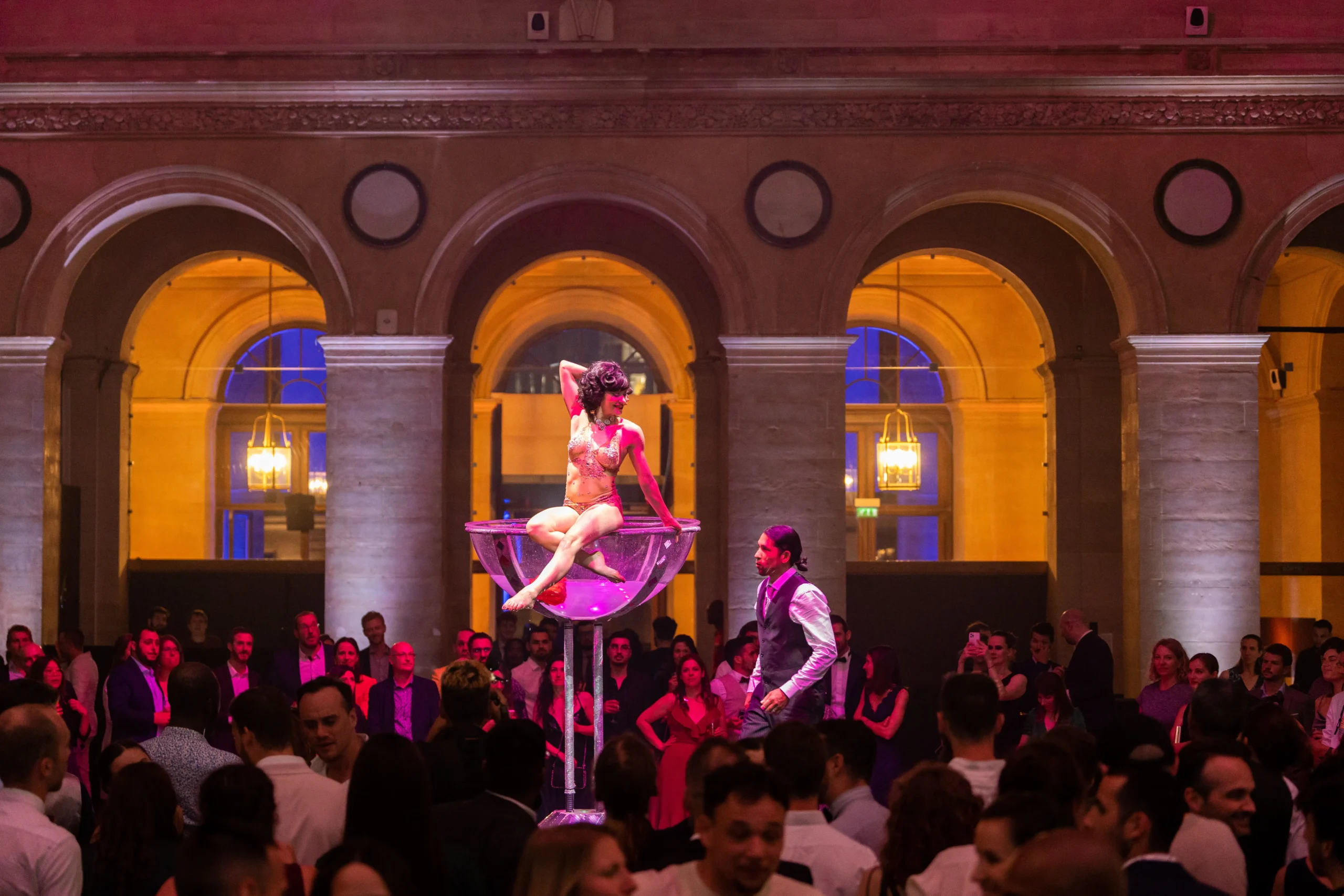 Corporate mime Laval gala evening Espace Cartier room · INNOV'events