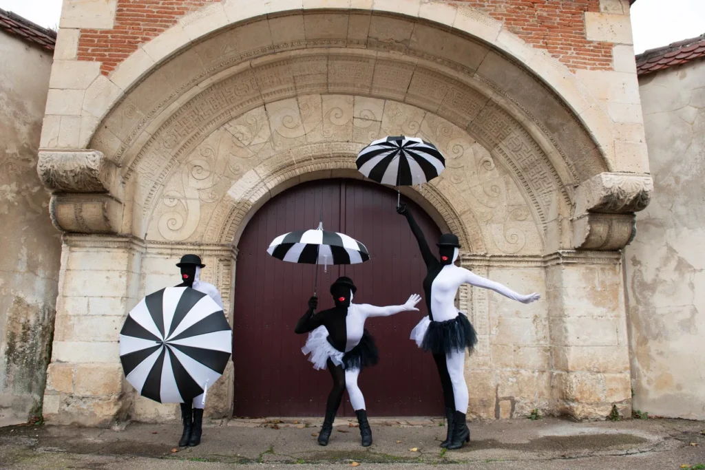 Hire a mime for your corporate event in Laval.