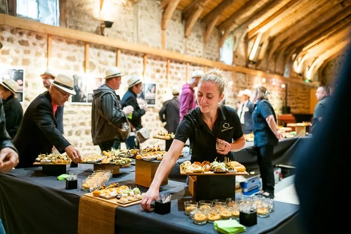 Dîner assis de gala service traiteur événementiel Montréal · INNOV'events