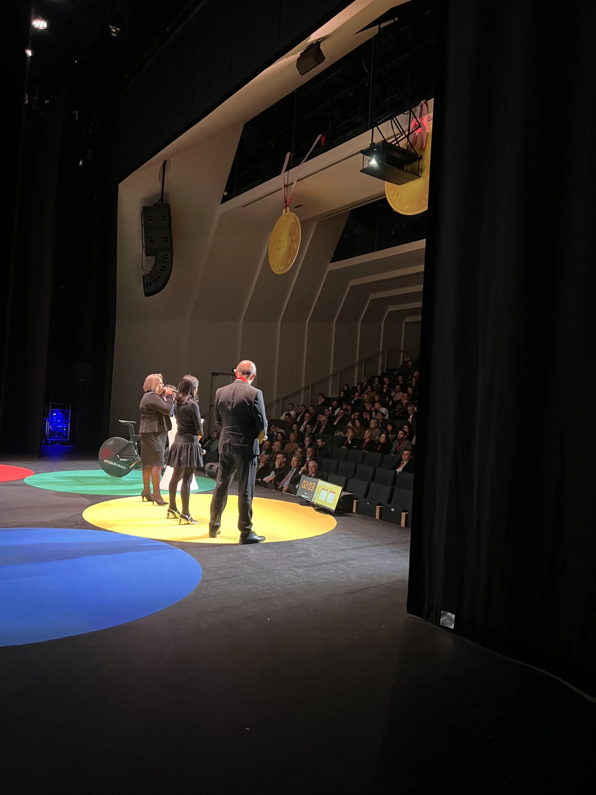 Atelier jeu d'acteur Québec participants en cercle dans une salle voûtée du Vieux-Québec · INNOV'events