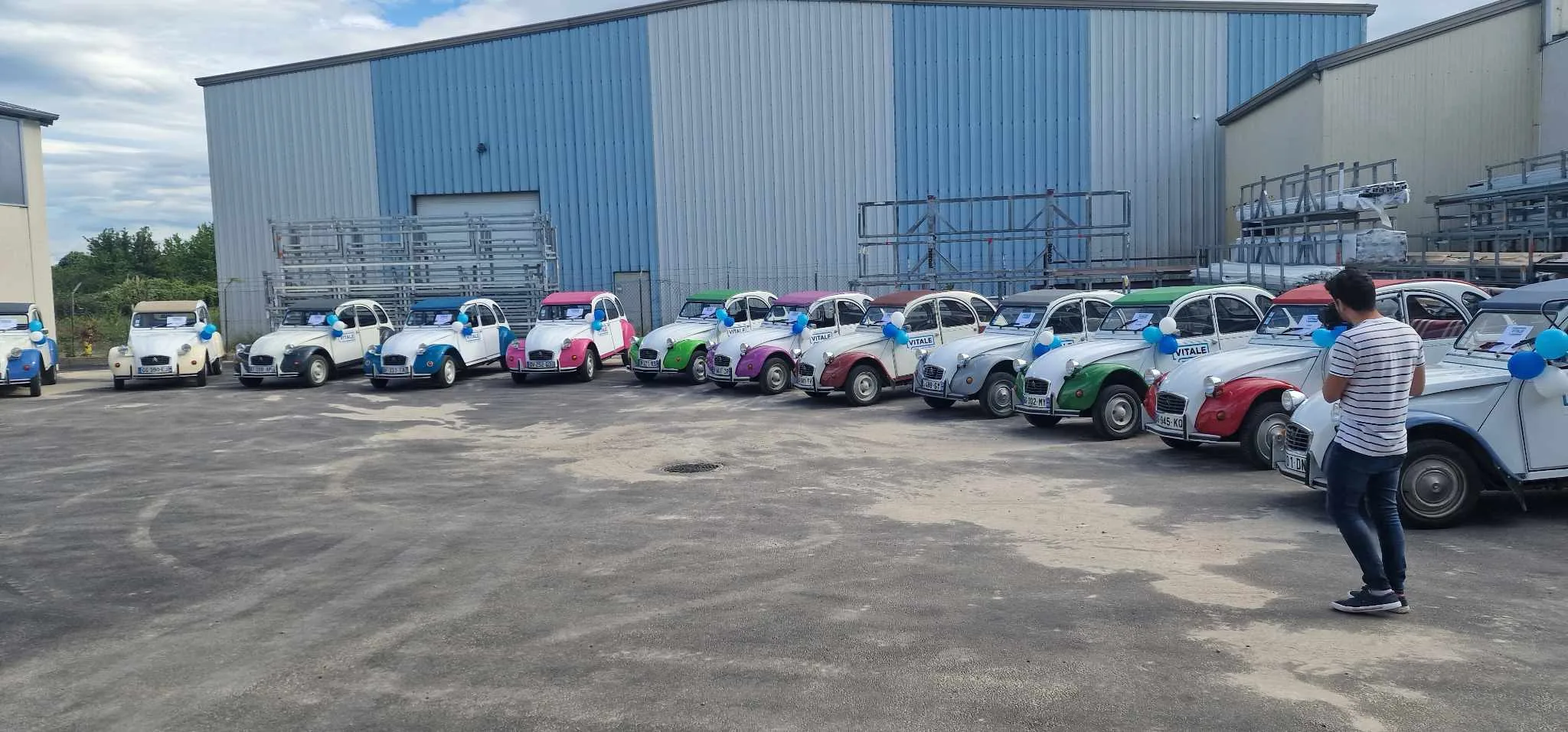2CV rally in Laval team at the starting point at Centropolis · INNOV'events