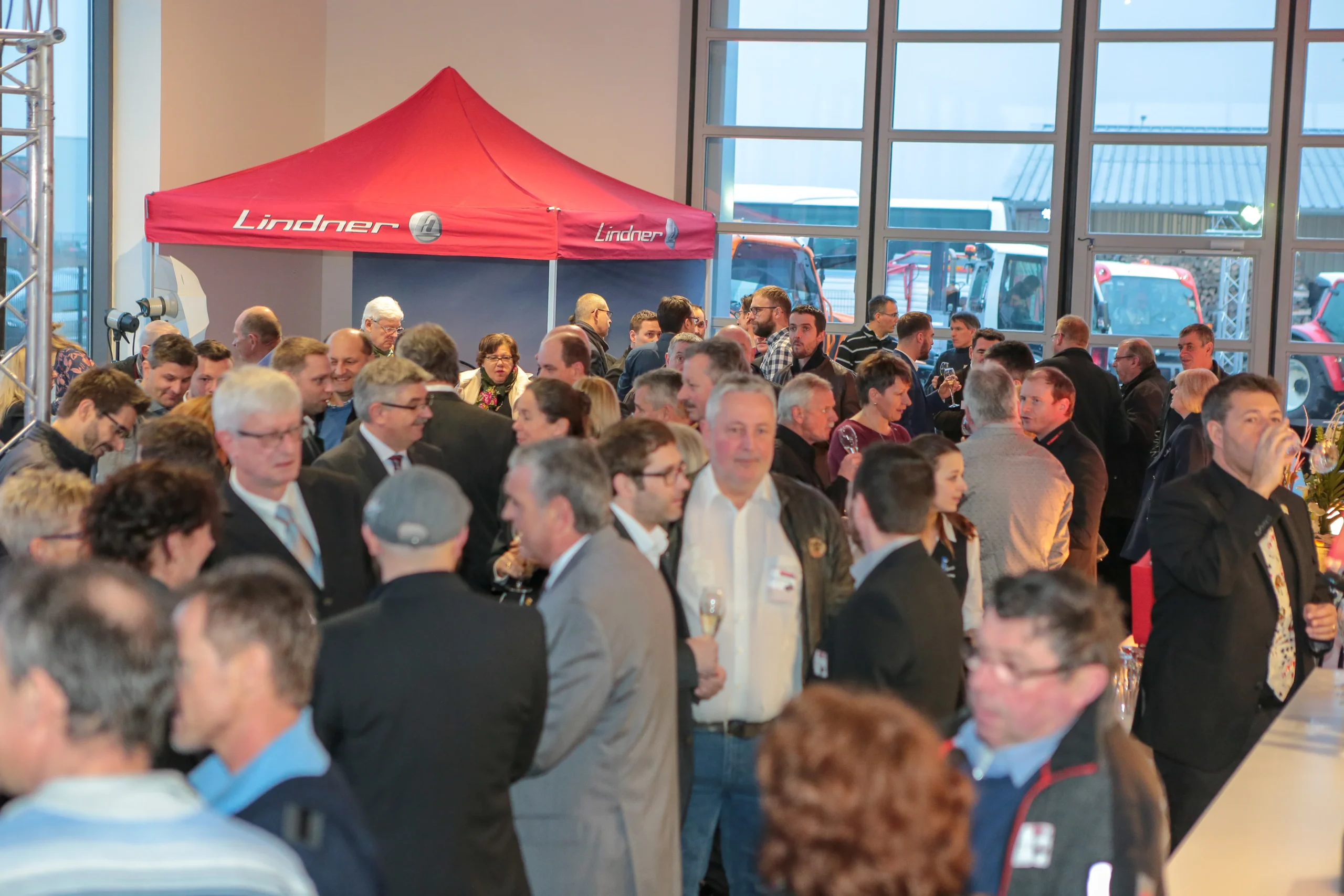 Networking cocktail Laval bright venue high-top tables standing guests · INNOV'events